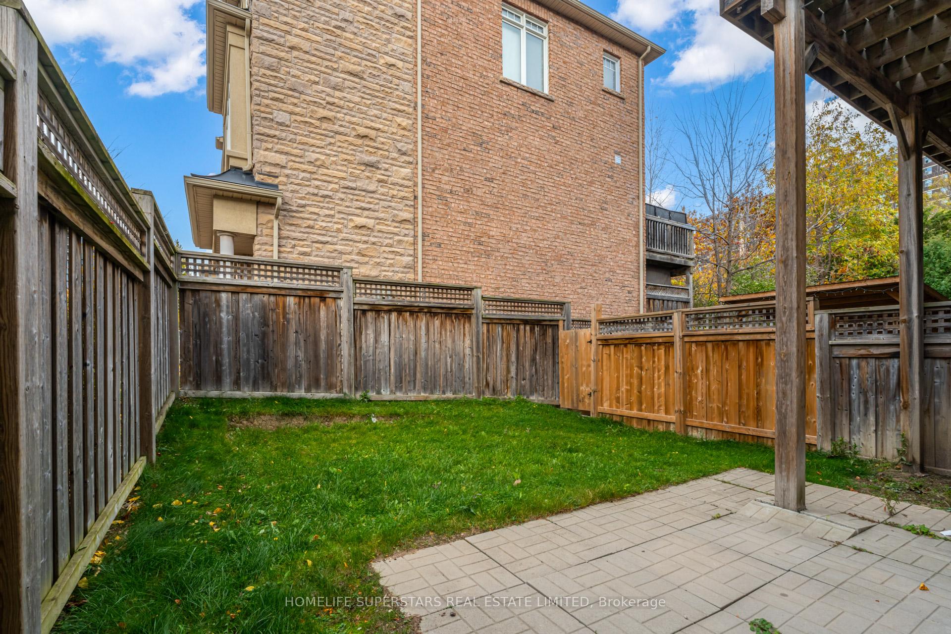 Photo 19 of 2011 Lushes Avenue, Mississauga, Clarkson — HOMEH