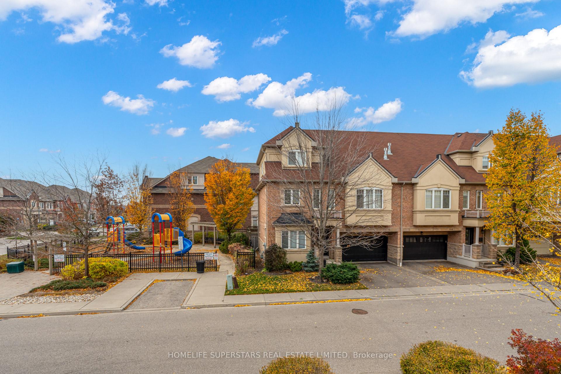 Photo 33 of 2011 Lushes Avenue, Mississauga, Clarkson — HOMEH