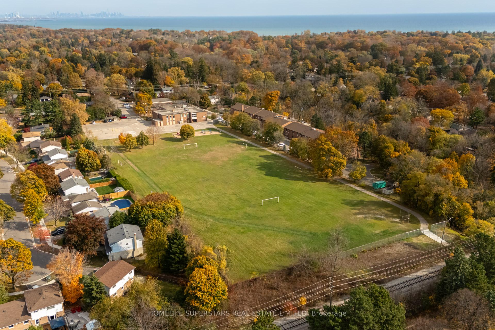 Photo 30 of 2011 Lushes Avenue, Mississauga, Clarkson — HOMEH