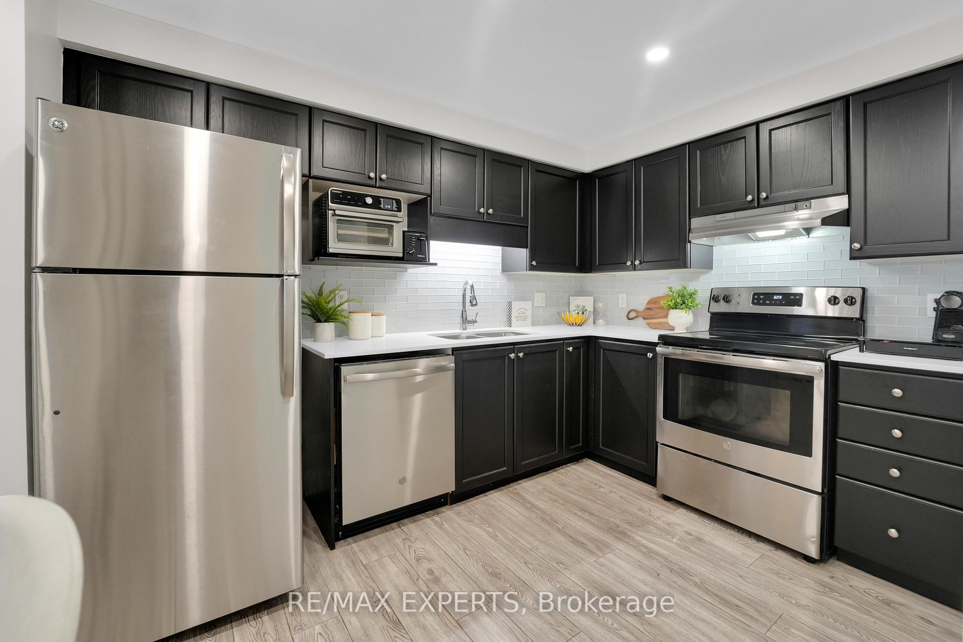 Photo 11 of 45 Max Becker Drive, Kitchener — HOMEH