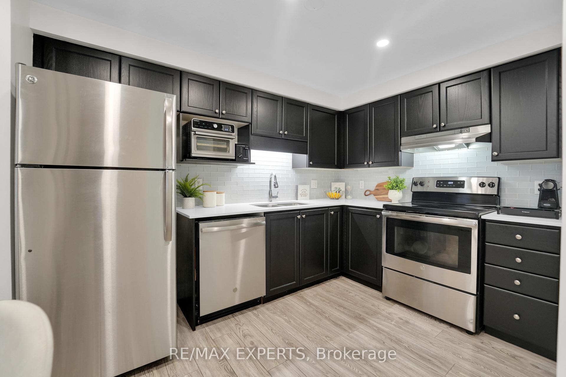 Photo 15 of 45 Max Becker Drive, Kitchener — HOMEH