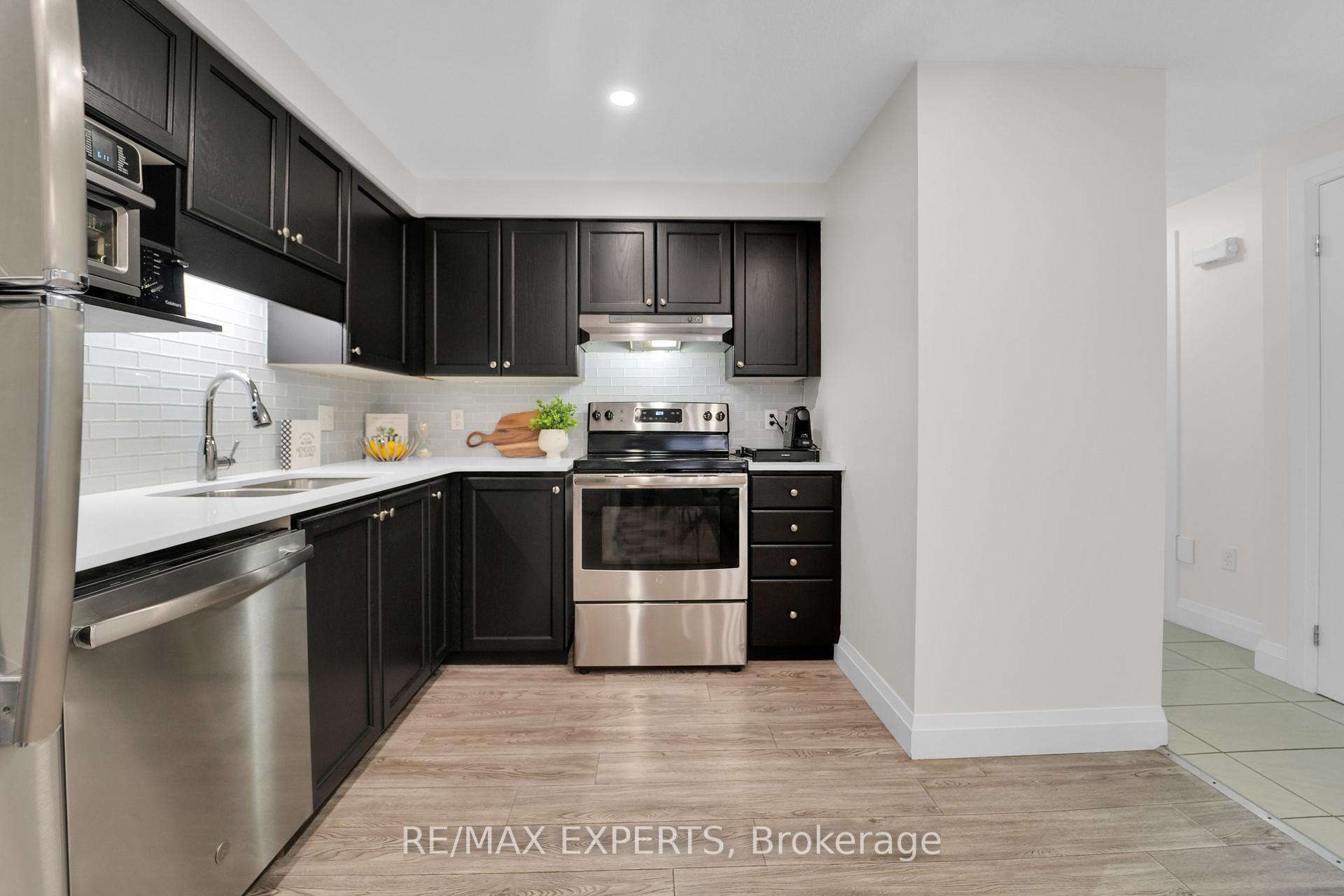 Photo 12 of 45 Max Becker Drive, Kitchener — HOMEH