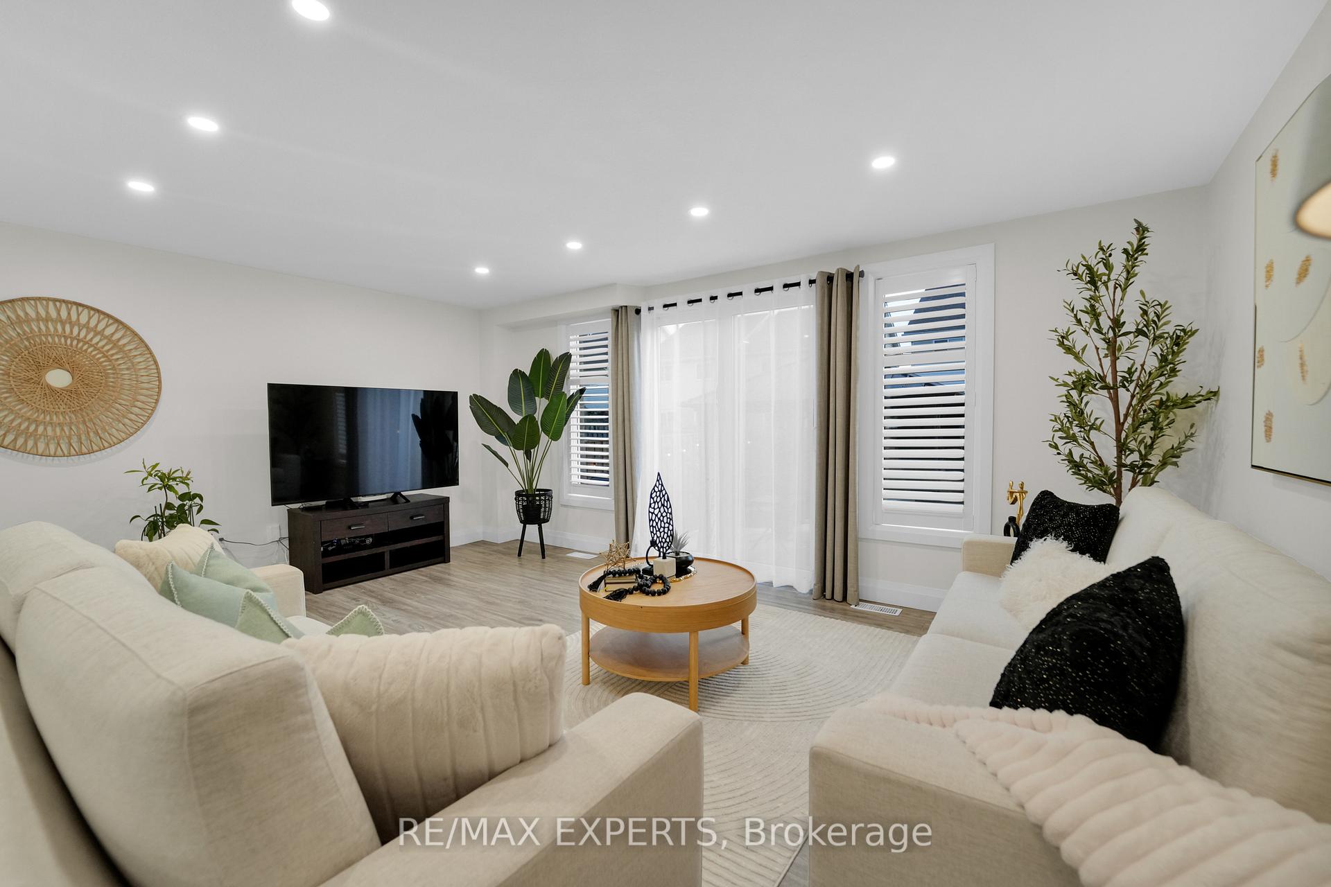 Photo 14 of 45 Max Becker Drive, Kitchener — HOMEH
