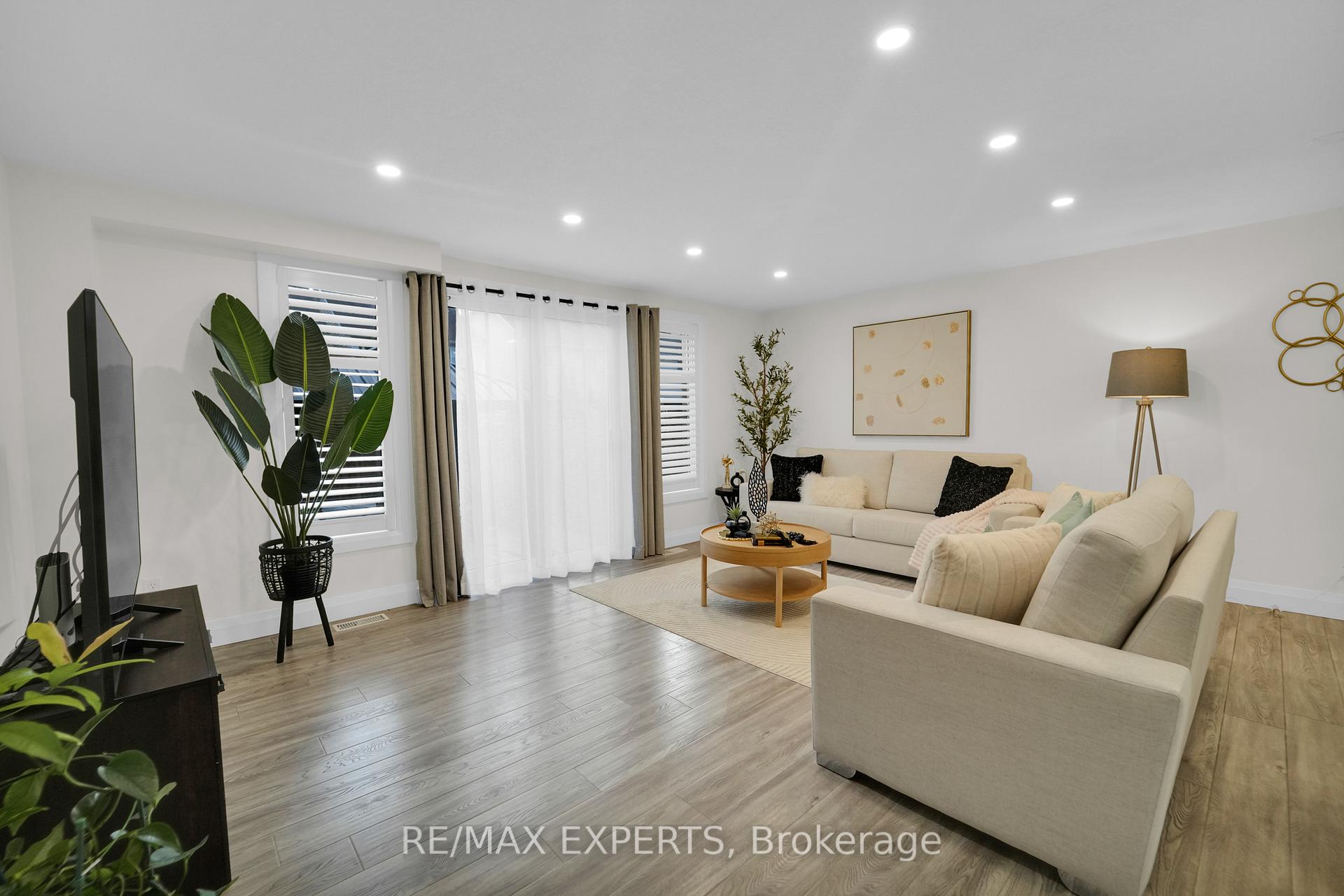 Photo 10 of 45 Max Becker Drive, Kitchener — HOMEH