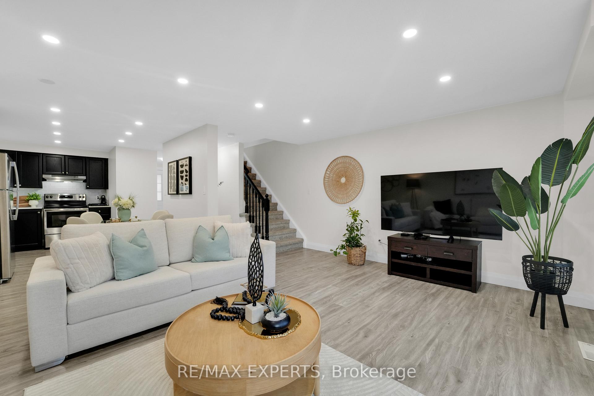 Photo 7 of 45 Max Becker Drive, Kitchener — HOMEH