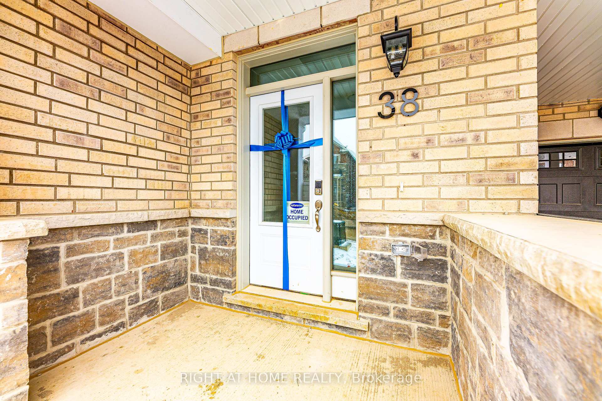 Photo 3 of 38 Ennerdale Street, Barrie, Rural Barrie Southwest — HOMEH