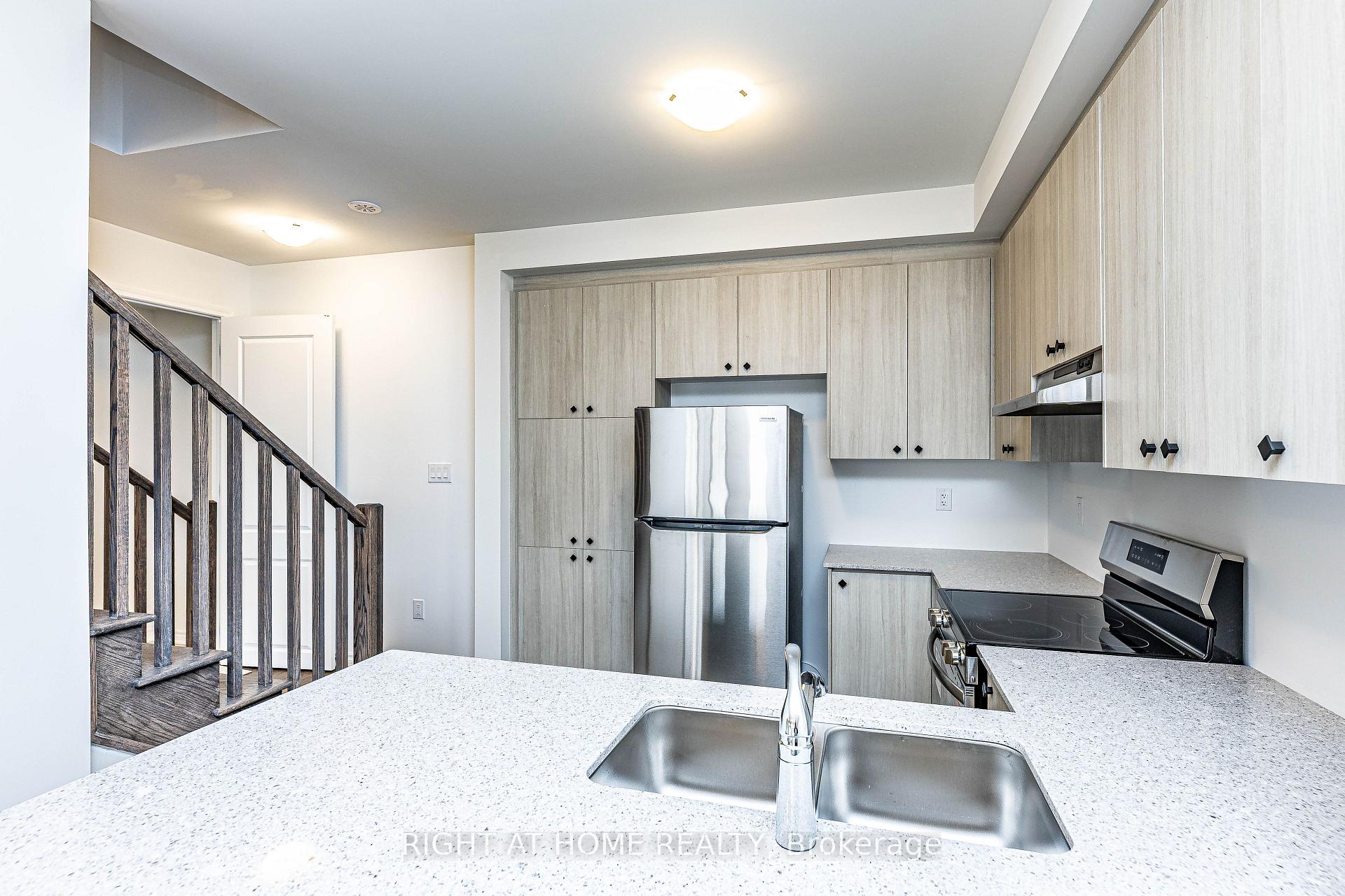 Photo 5 of 38 Ennerdale Street, Barrie, Rural Barrie Southwest — HOMEH