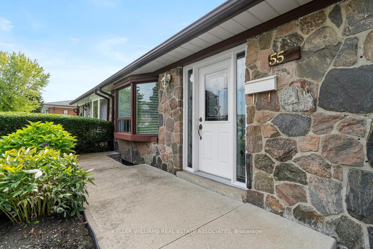 Photo 6 of 55 Grange Drive, Brampton, Northwood Park — HOMEH