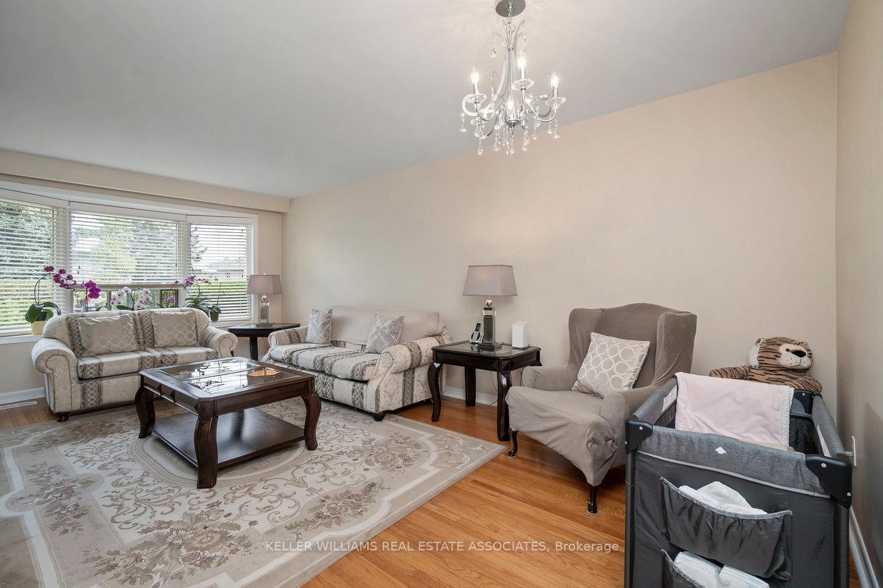 Photo 3 of 55 Grange Drive, Brampton, Northwood Park — HOMEH