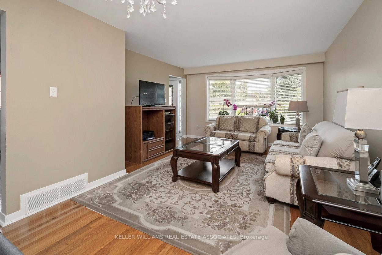 Photo 7 of 55 Grange Drive, Brampton, Northwood Park — HOMEH