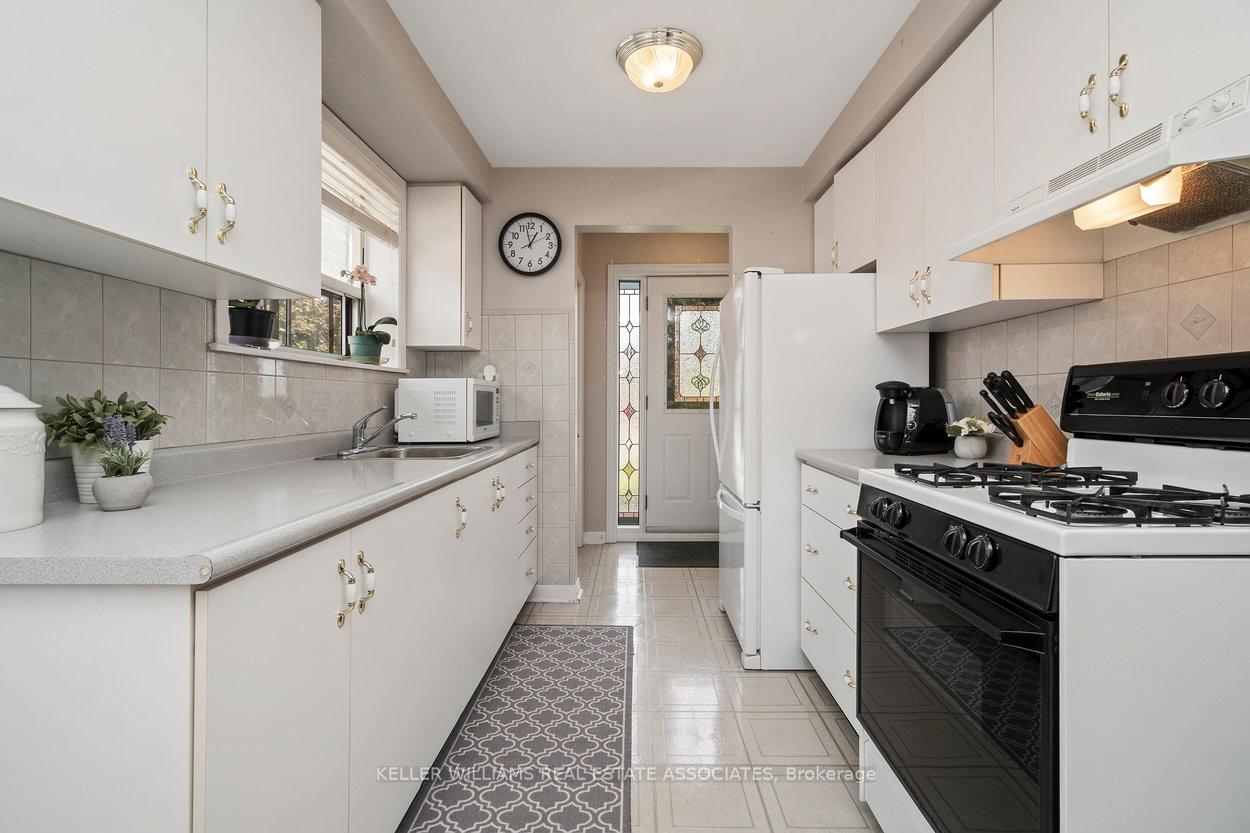 Photo 8 of 55 Grange Drive, Brampton, Northwood Park — HOMEH