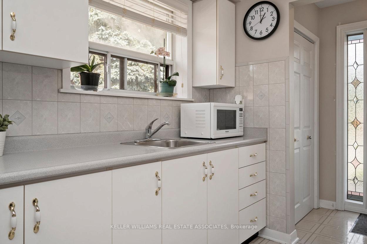 Photo 9 of 55 Grange Drive, Brampton, Northwood Park — HOMEH