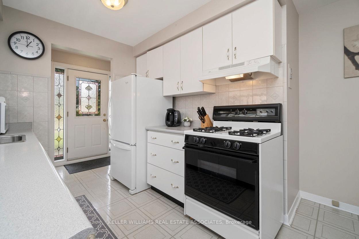 Photo 11 of 55 Grange Drive, Brampton, Northwood Park — HOMEH
