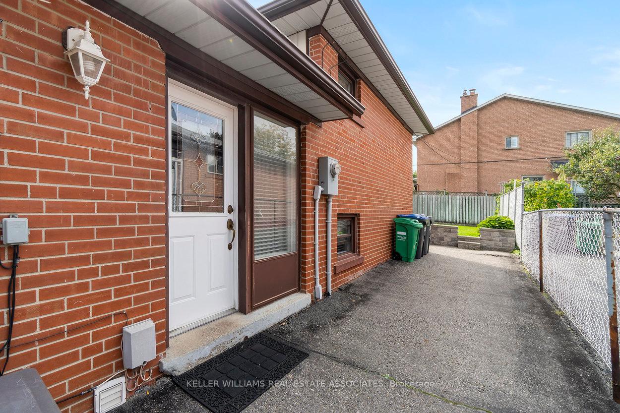 Photo 32 of 55 Grange Drive, Brampton, Northwood Park — HOMEH