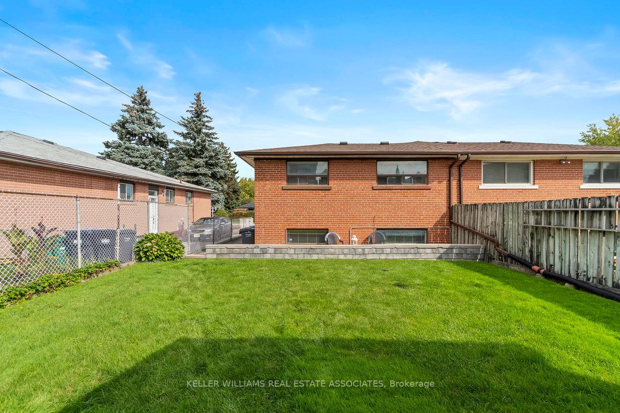 Photo 35 of 55 Grange Drive, Brampton, Northwood Park — HOMEH