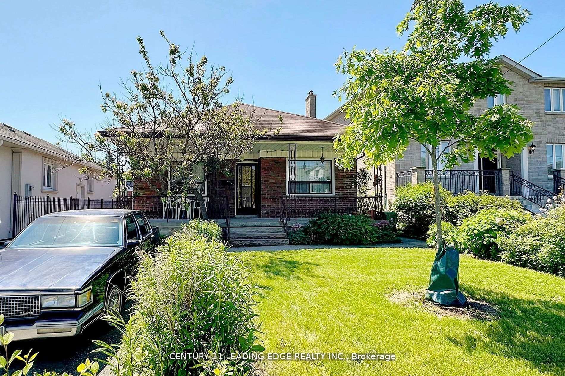 Photo 2 of 105 Regina Avenue, Toronto, Englemount-Lawrence — HOMEH