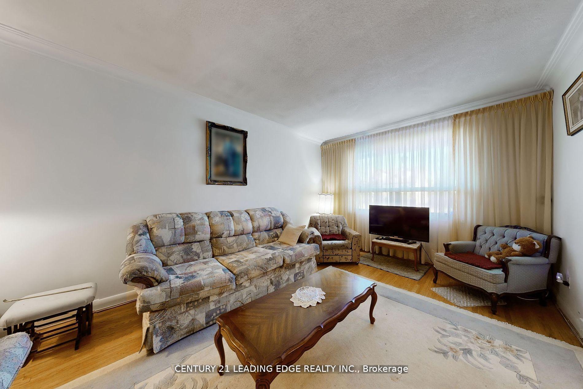 Photo 16 of 105 Regina Avenue, Toronto, Englemount-Lawrence — HOMEH