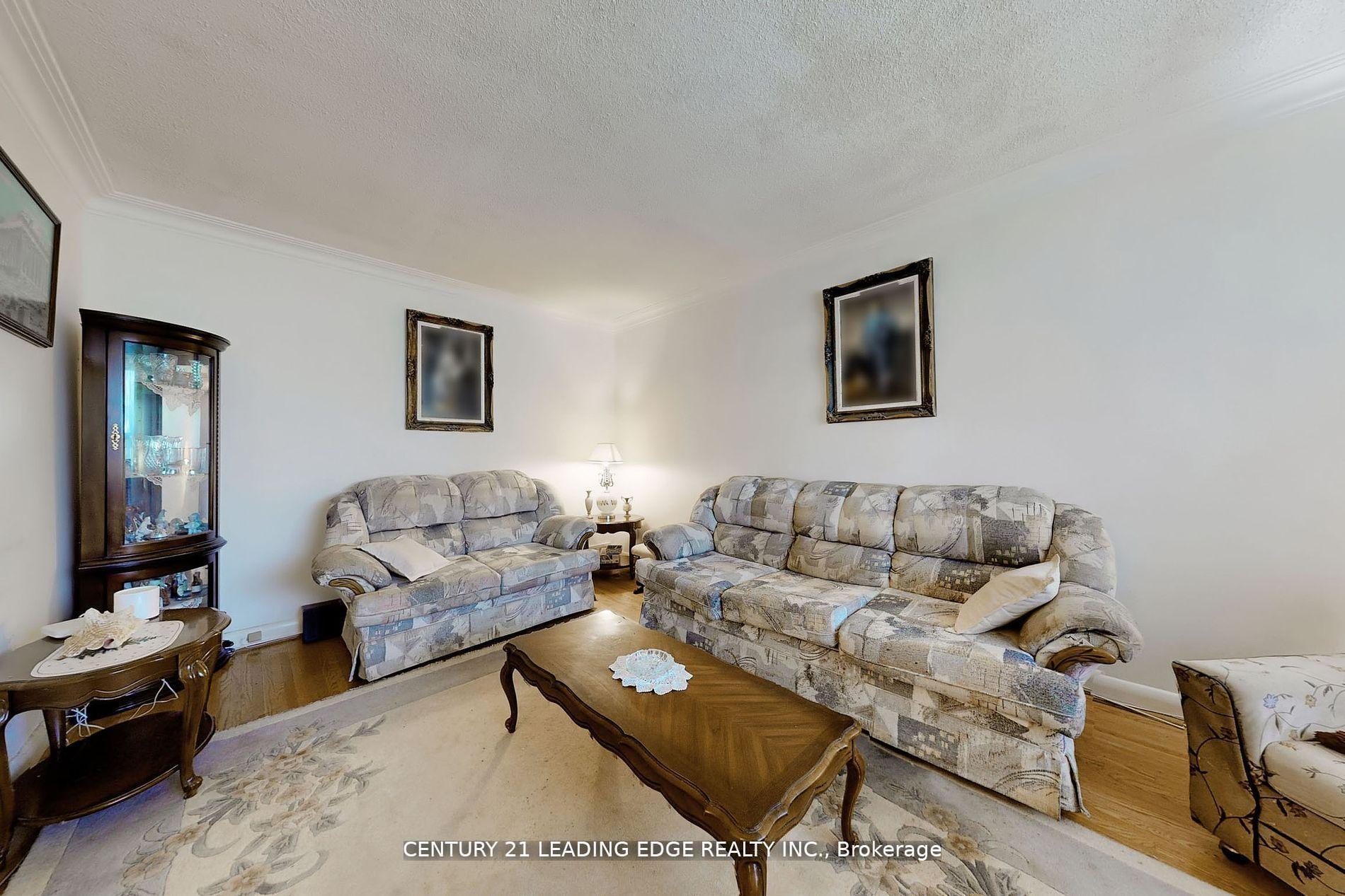 Photo 7 of 105 Regina Avenue, Toronto, Englemount-Lawrence — HOMEH