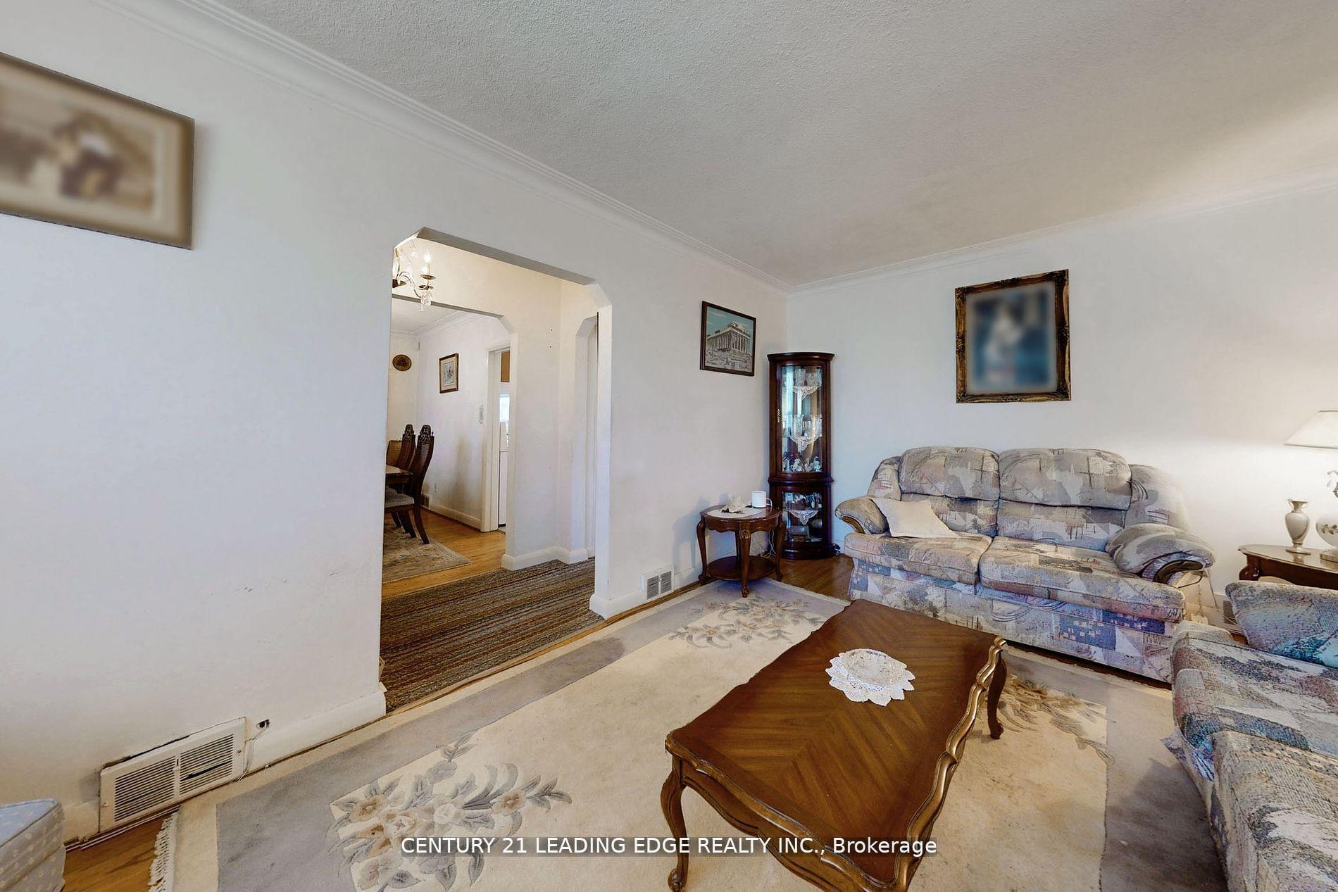 Photo 5 of 105 Regina Avenue, Toronto, Englemount-Lawrence — HOMEH