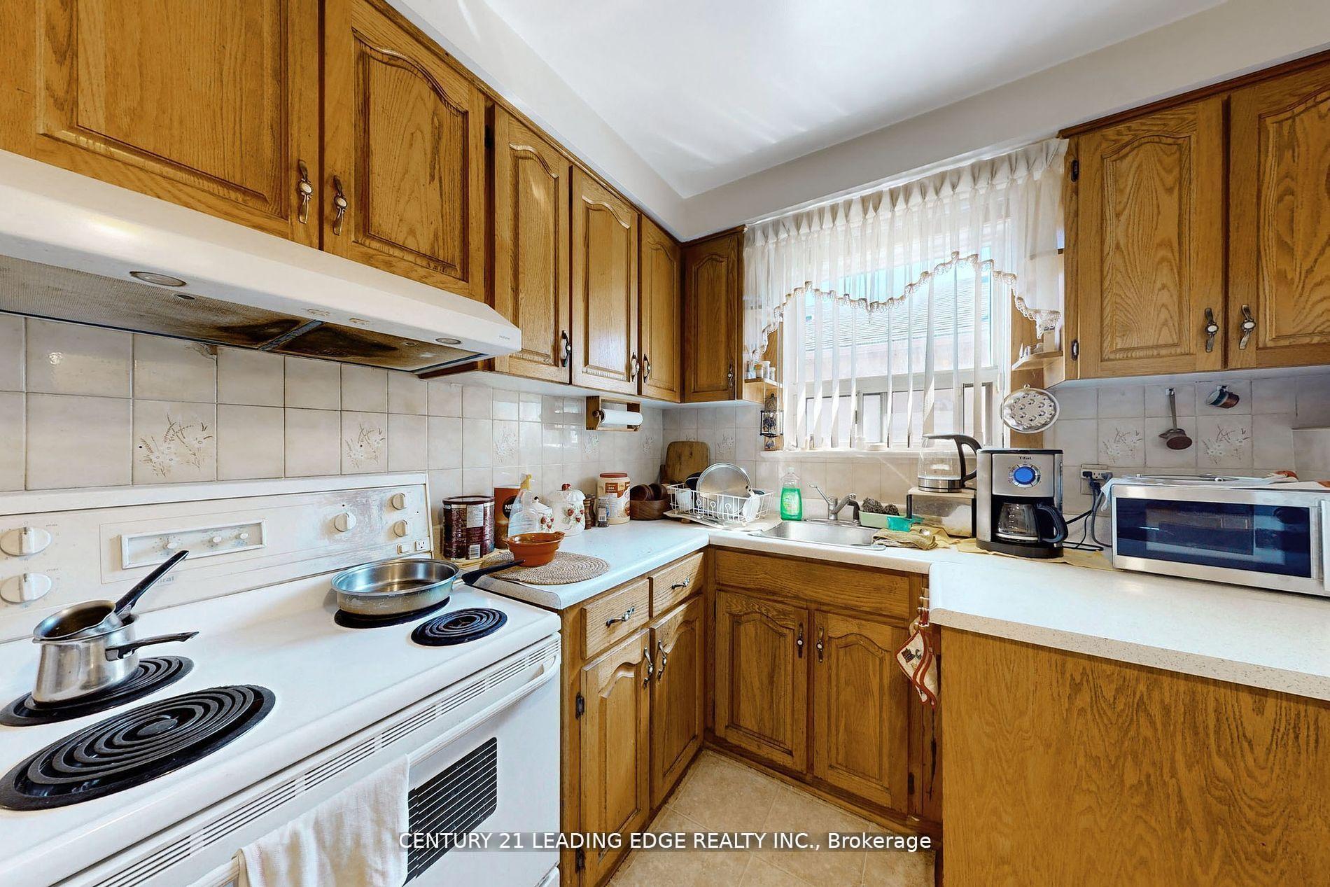 Photo 12 of 105 Regina Avenue, Toronto, Englemount-Lawrence — HOMEH