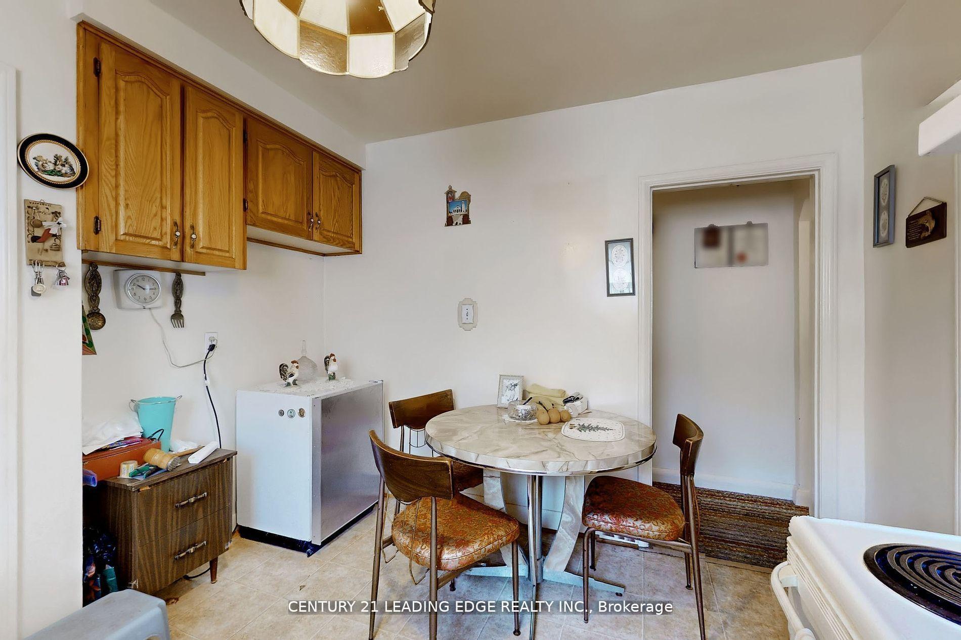 Photo 13 of 105 Regina Avenue, Toronto, Englemount-Lawrence — HOMEH