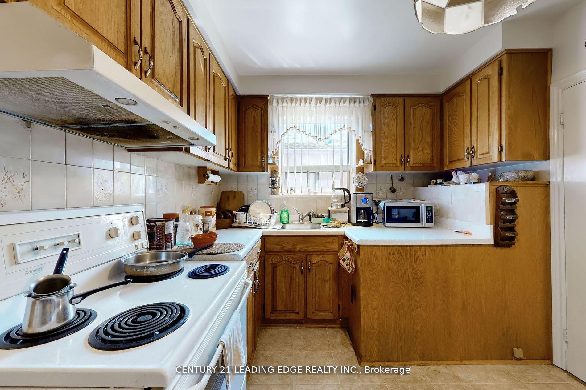 Photo 25 of 105 Regina Avenue, Toronto, Englemount-Lawrence — HOMEH
