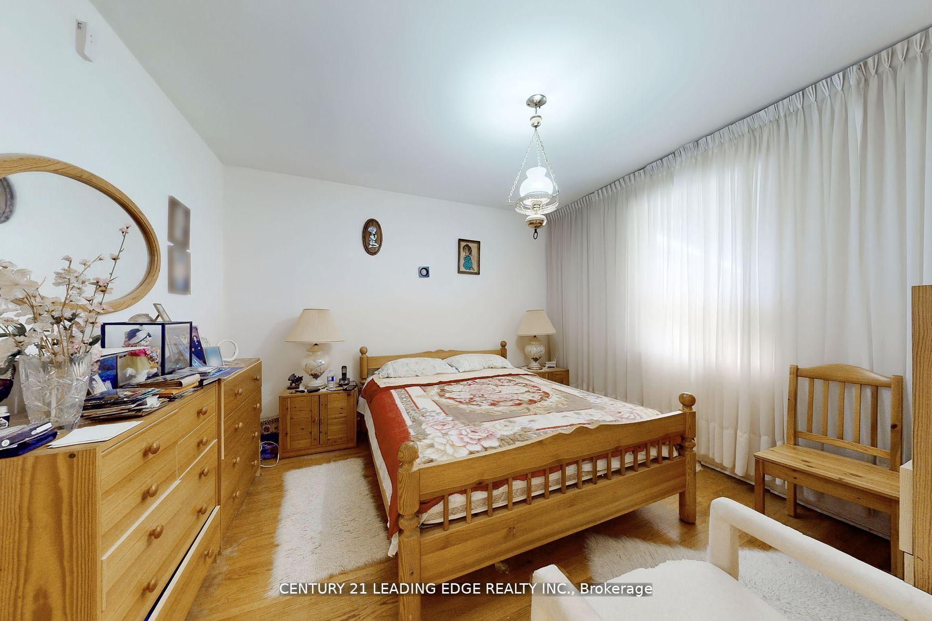 Photo 23 of 105 Regina Avenue, Toronto, Englemount-Lawrence — HOMEH
