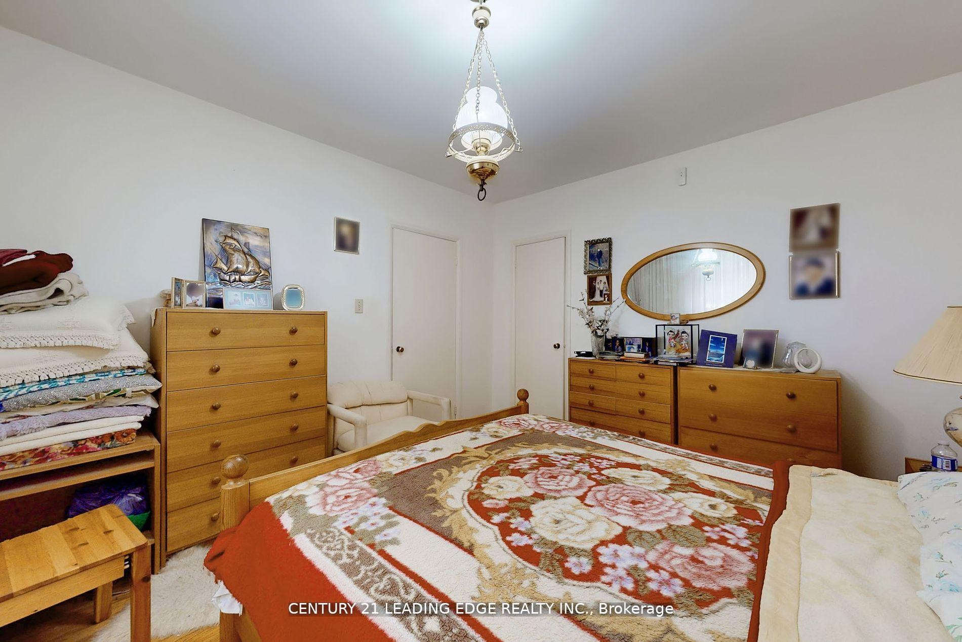 Photo 15 of 105 Regina Avenue, Toronto, Englemount-Lawrence — HOMEH