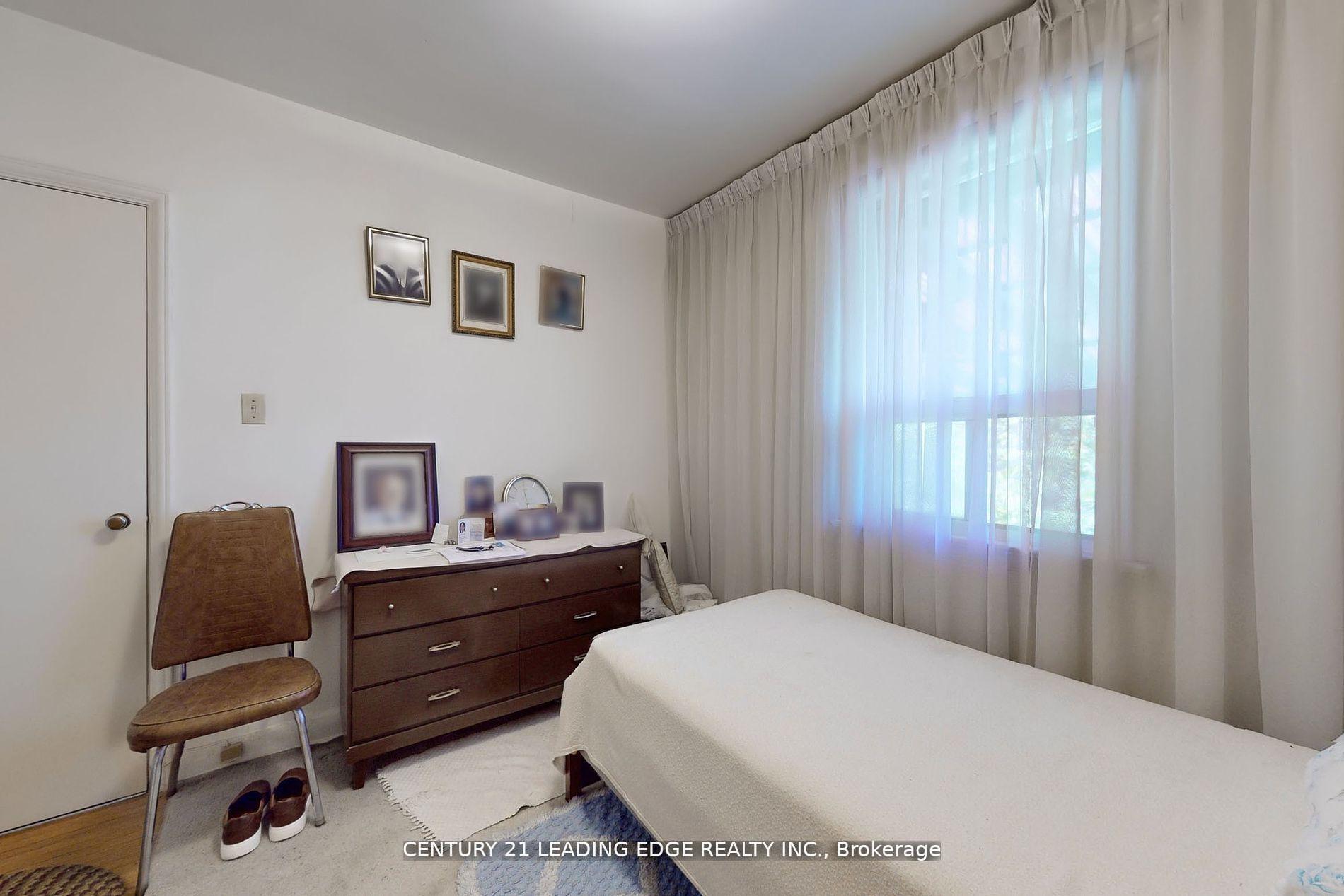 Photo 17 of 105 Regina Avenue, Toronto, Englemount-Lawrence — HOMEH