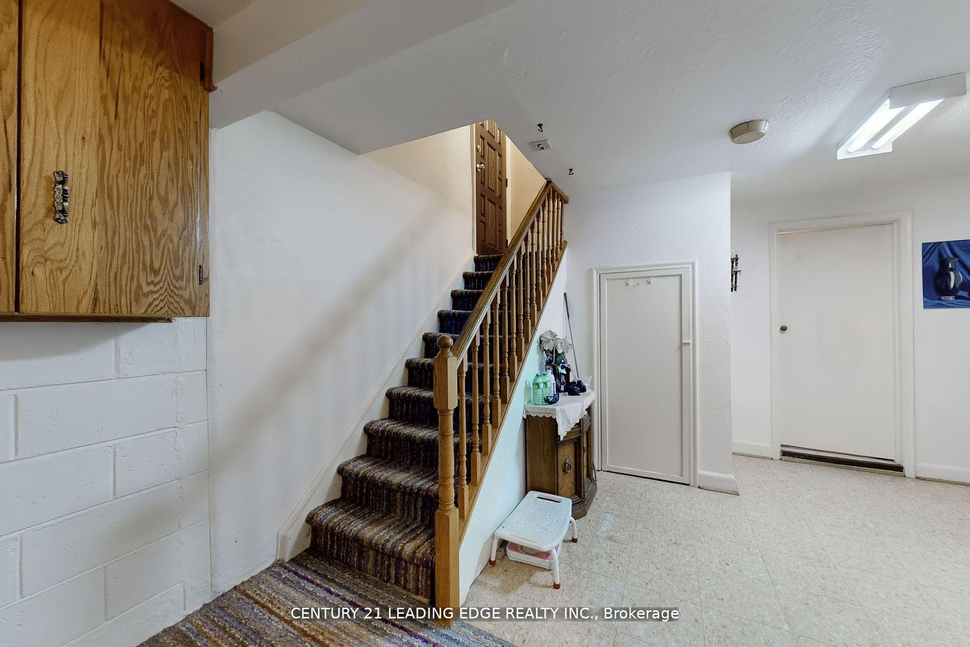 Photo 35 of 105 Regina Avenue, Toronto, Englemount-Lawrence — HOMEH