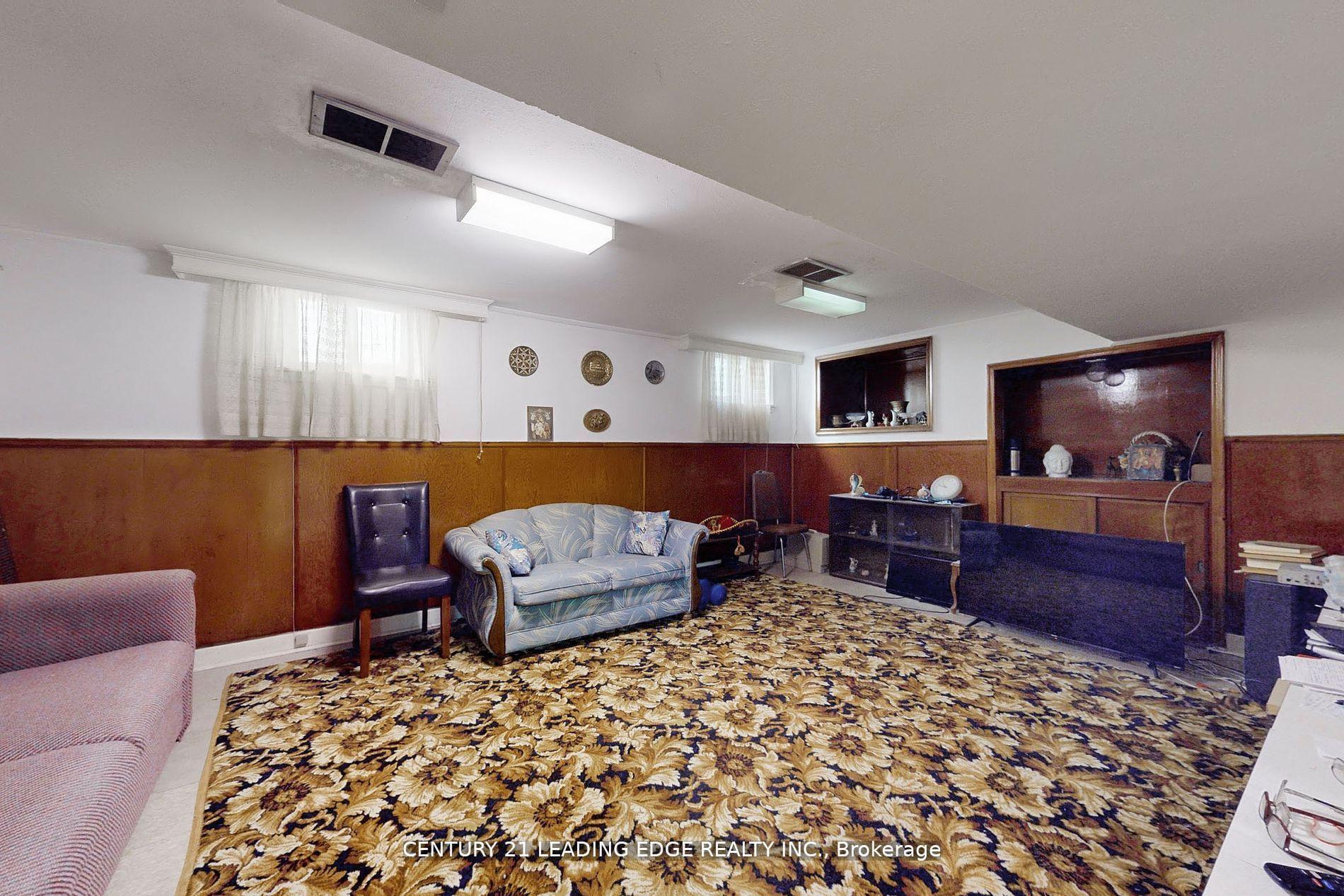 Photo 36 of 105 Regina Avenue, Toronto, Englemount-Lawrence — HOMEH