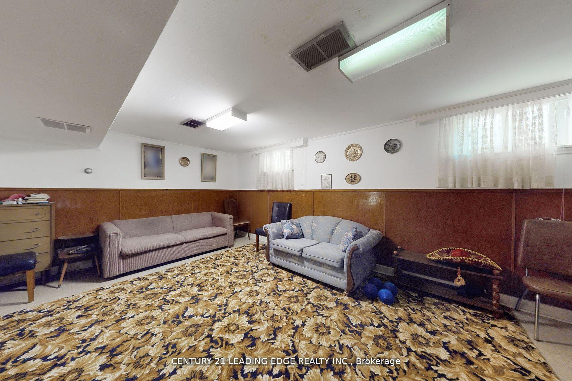 Photo 27 of 105 Regina Avenue, Toronto, Englemount-Lawrence — HOMEH