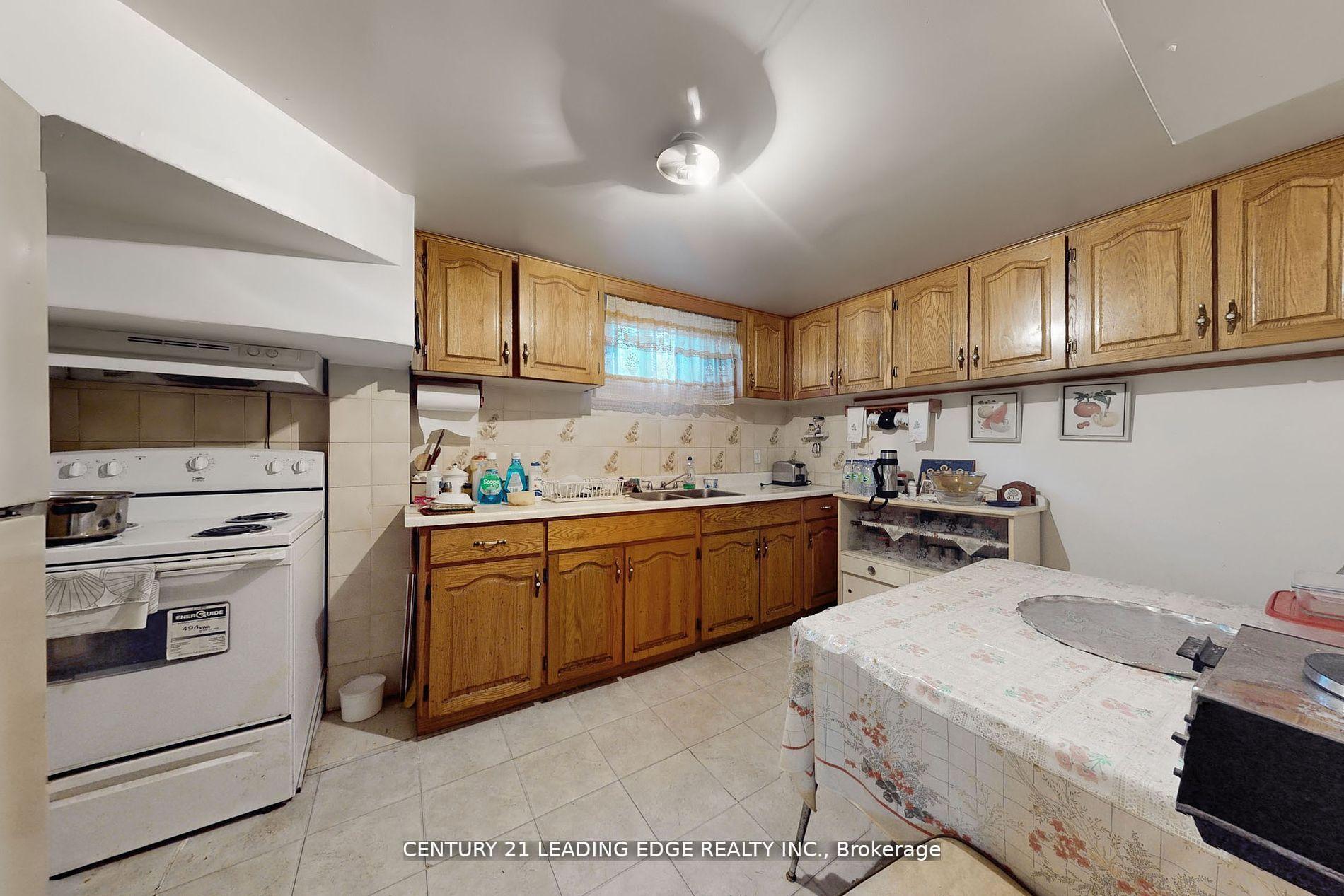Photo 28 of 105 Regina Avenue, Toronto, Englemount-Lawrence — HOMEH