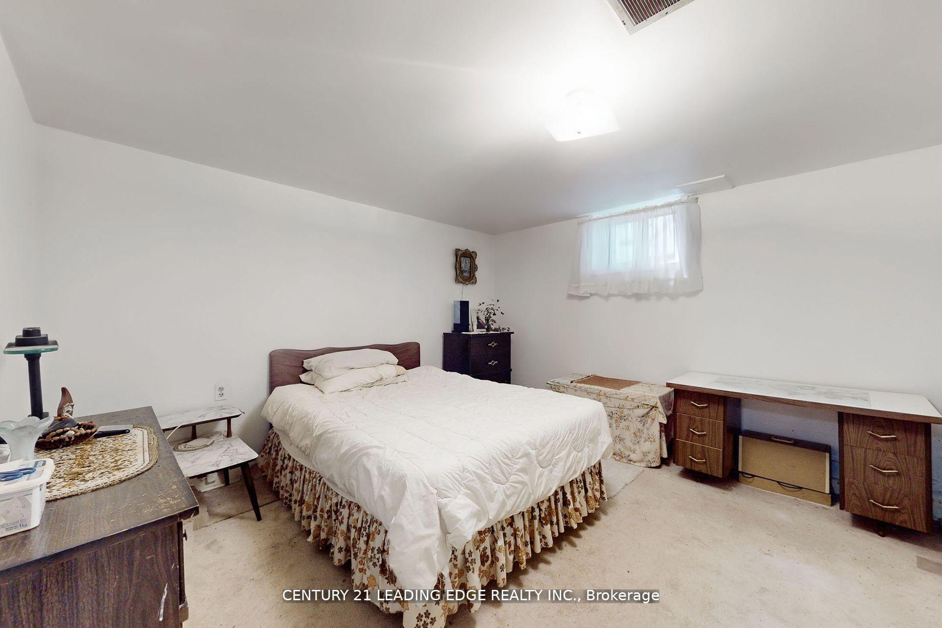 Photo 33 of 105 Regina Avenue, Toronto, Englemount-Lawrence — HOMEH