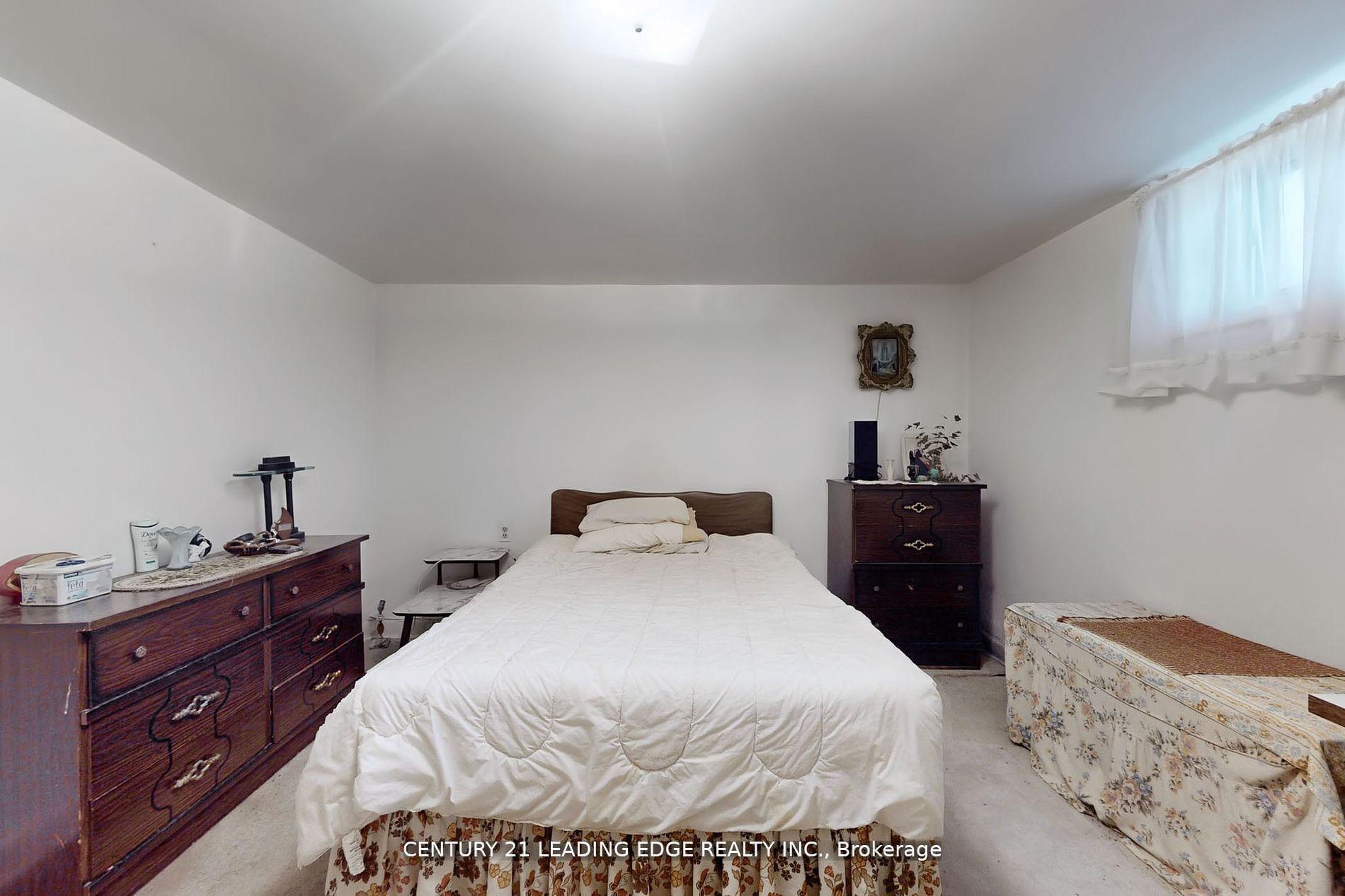 Photo 30 of 105 Regina Avenue, Toronto, Englemount-Lawrence — HOMEH