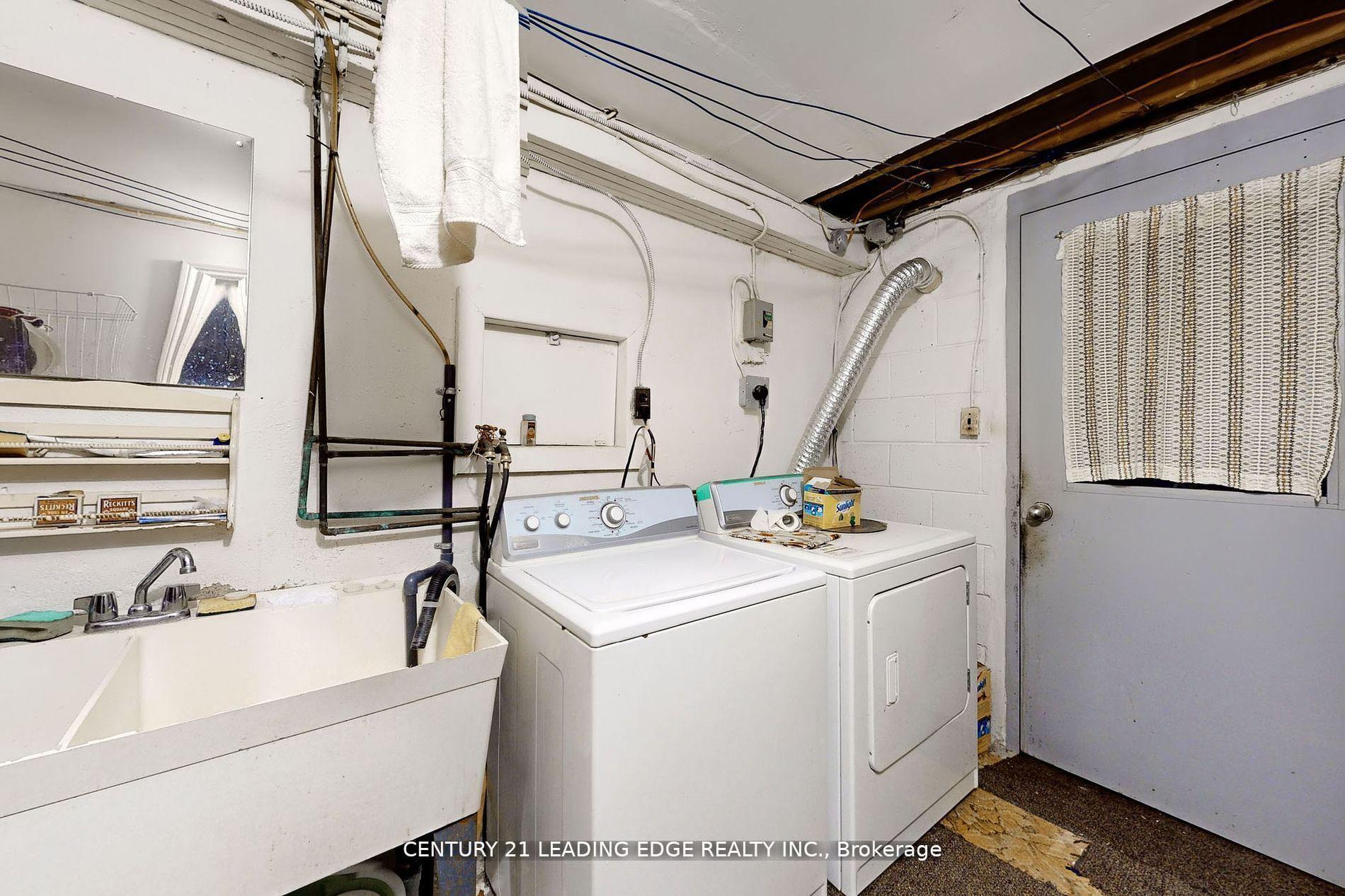 Photo 34 of 105 Regina Avenue, Toronto, Englemount-Lawrence — HOMEH