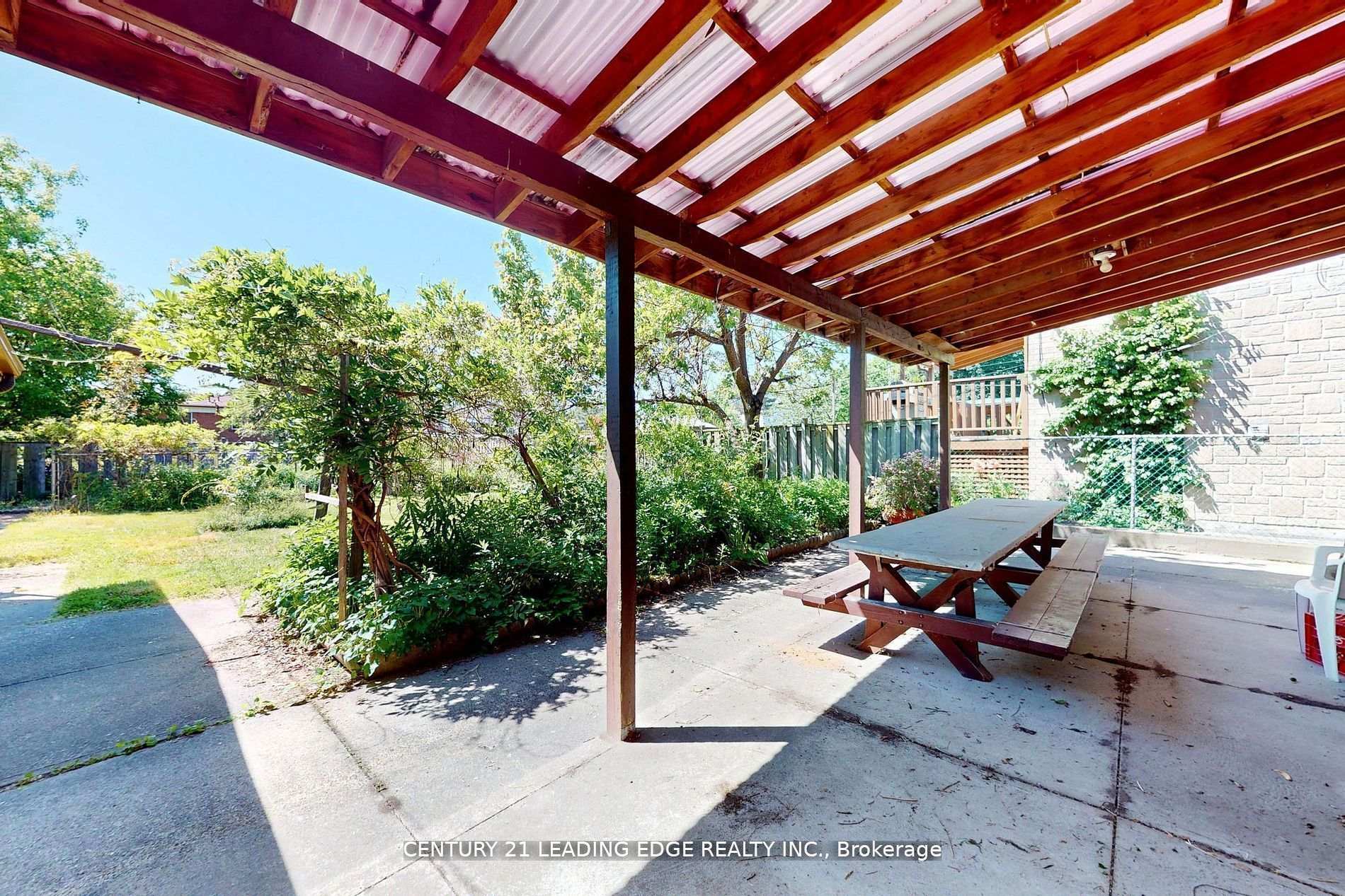 Photo 38 of 105 Regina Avenue, Toronto, Englemount-Lawrence — HOMEH