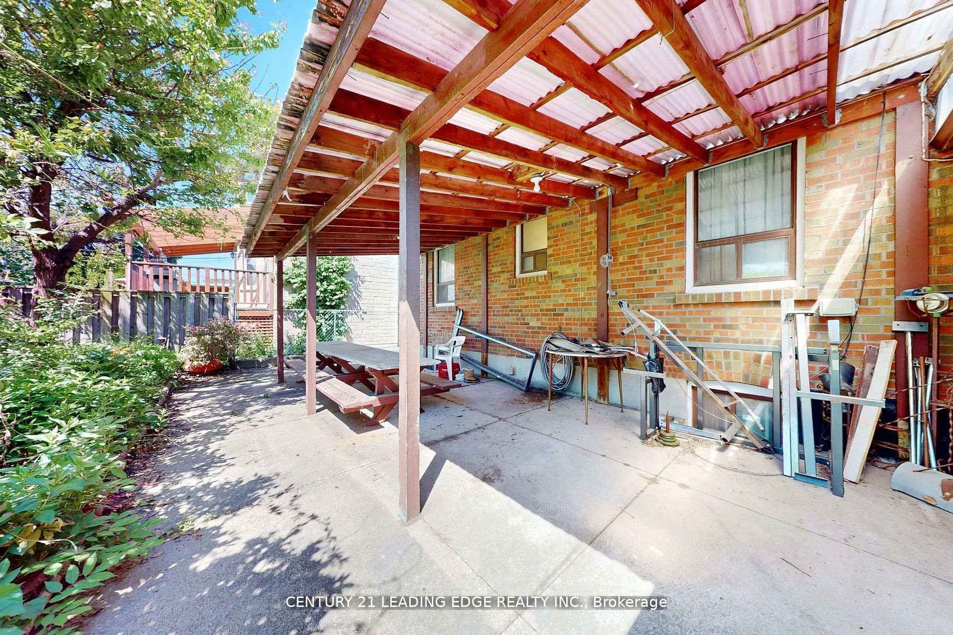 Photo 37 of 105 Regina Avenue, Toronto, Englemount-Lawrence — HOMEH