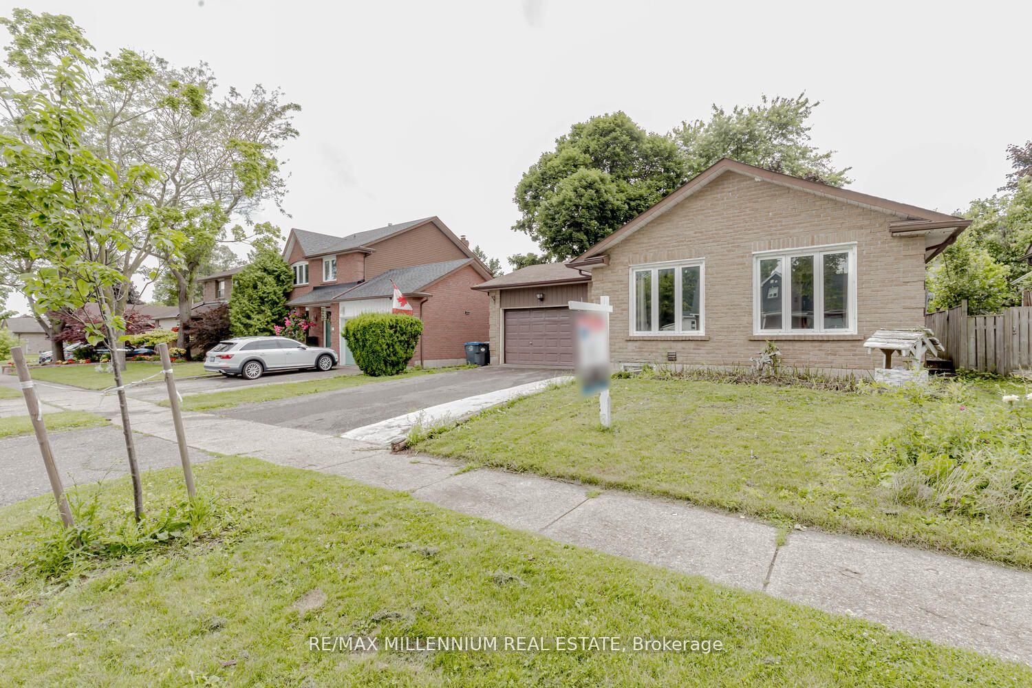 Photo 2 of 34 Archibald Street, Brampton, Brampton West — HOMEH