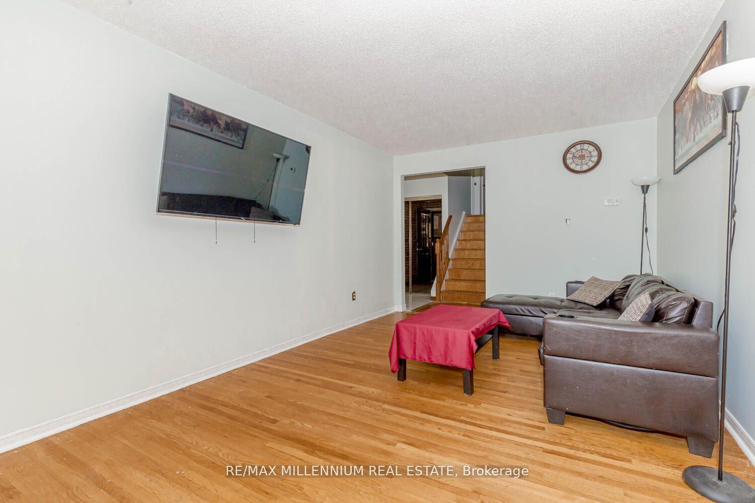 Photo 5 of 34 Archibald Street, Brampton, Brampton West — HOMEH
