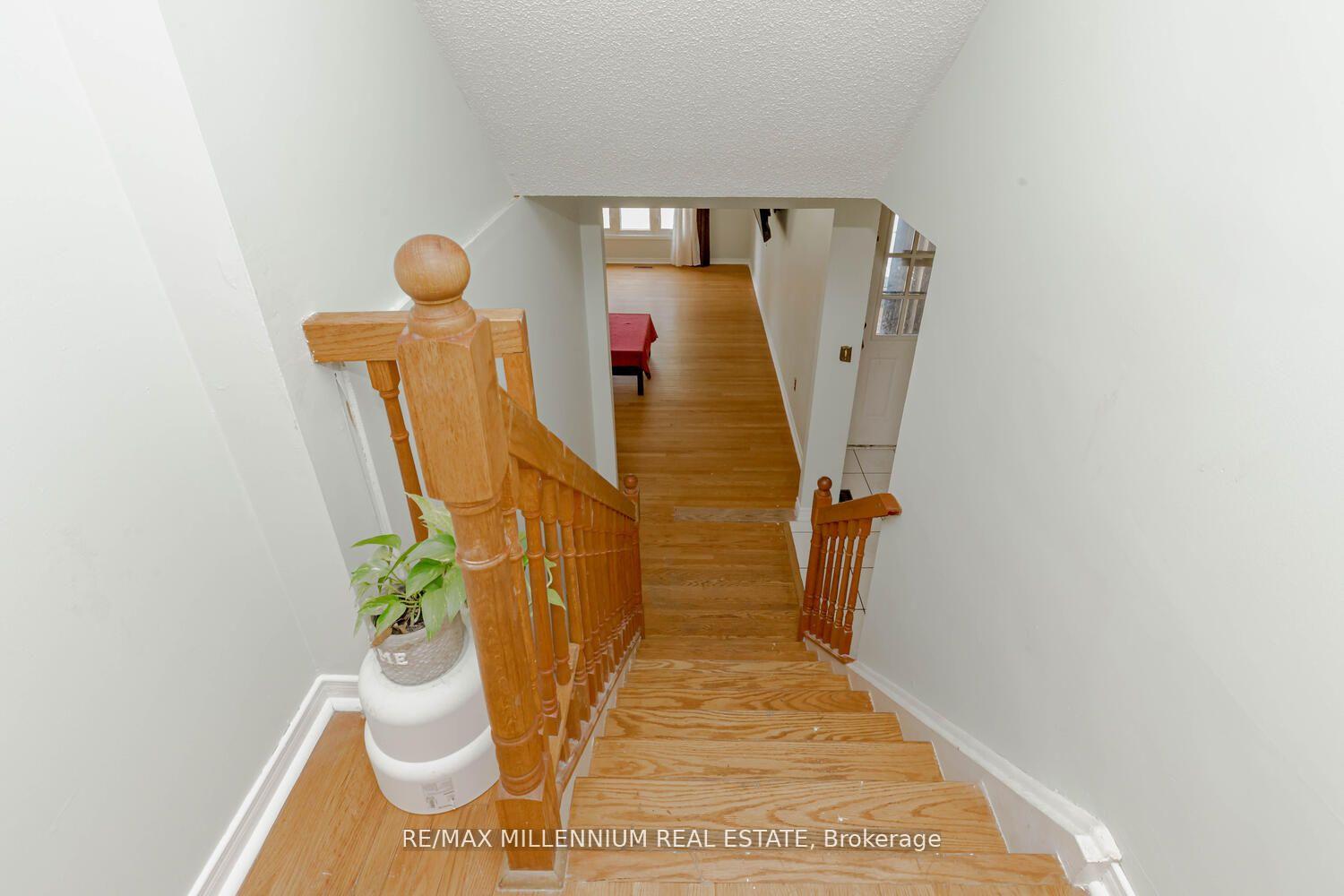 Photo 12 of 34 Archibald Street, Brampton, Brampton West — HOMEH