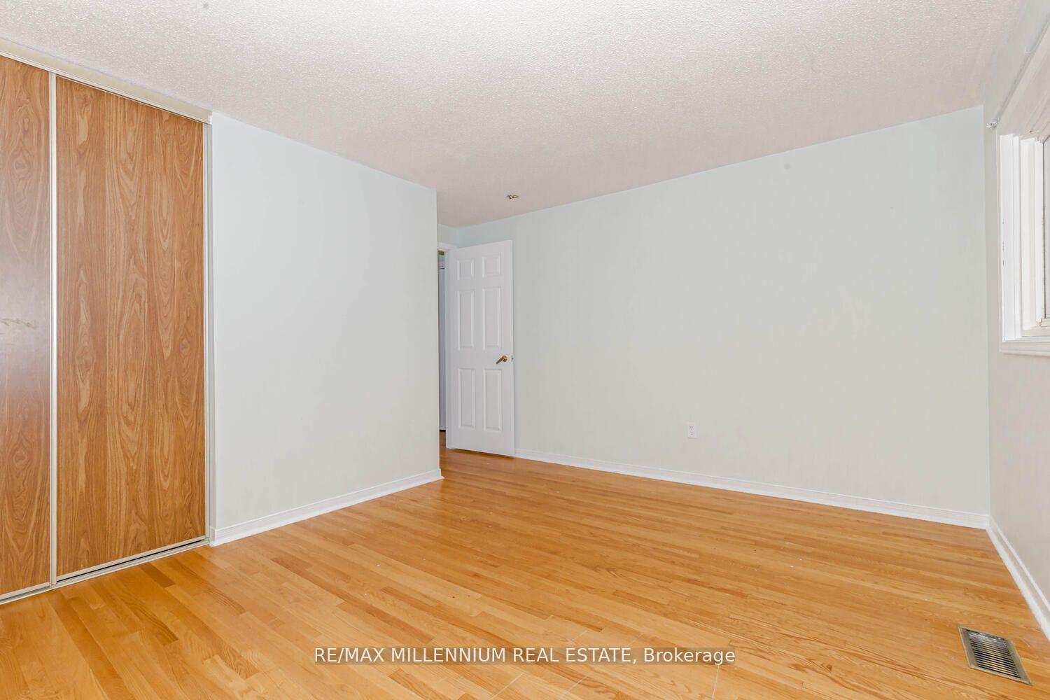 Photo 32 of 34 Archibald Street, Brampton, Brampton West — HOMEH