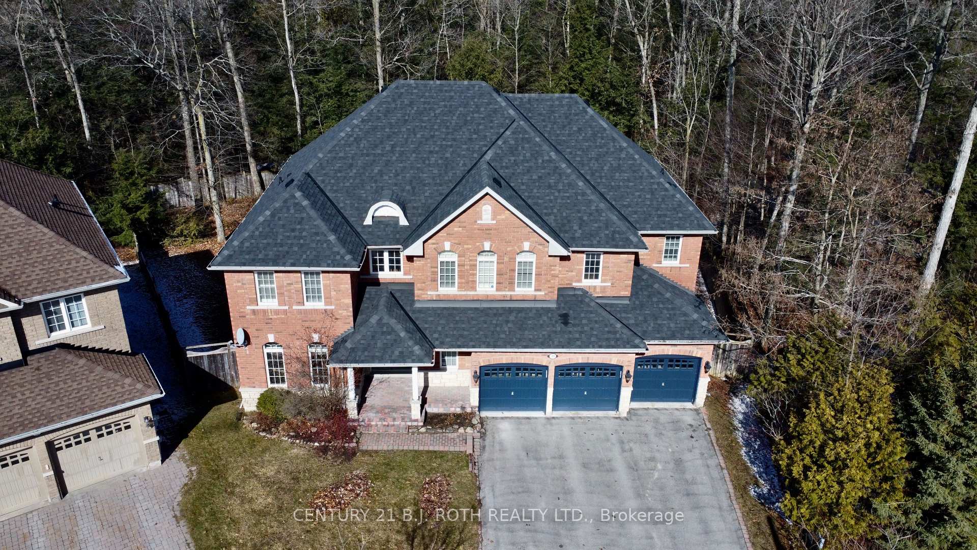 Photo 6 of 41 Camelot Square, Barrie, Innis-Shore — HOMEH