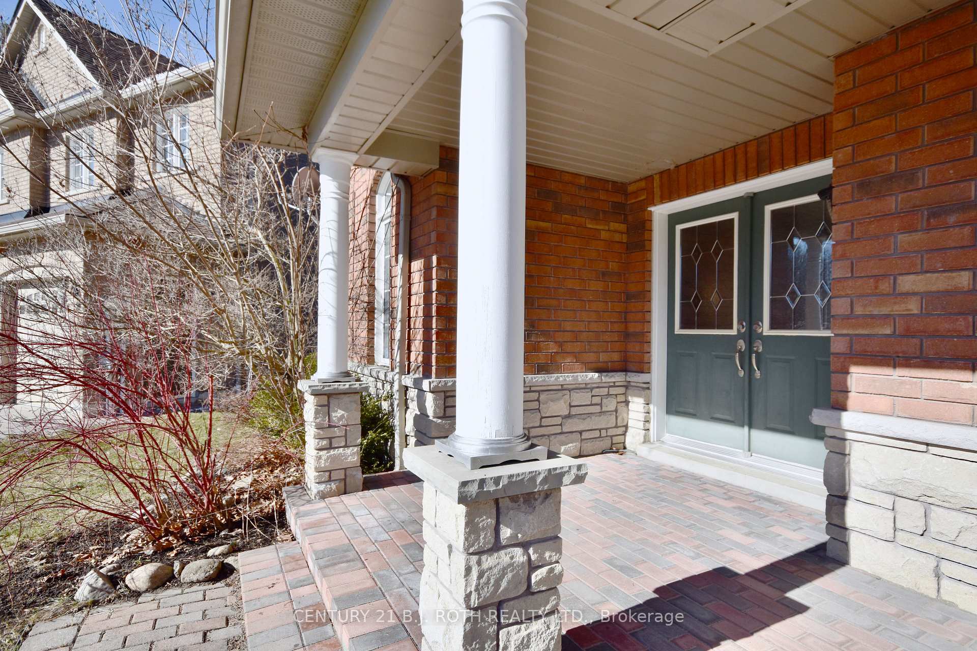 Photo 14 of 41 Camelot Square, Barrie, Innis-Shore — HOMEH