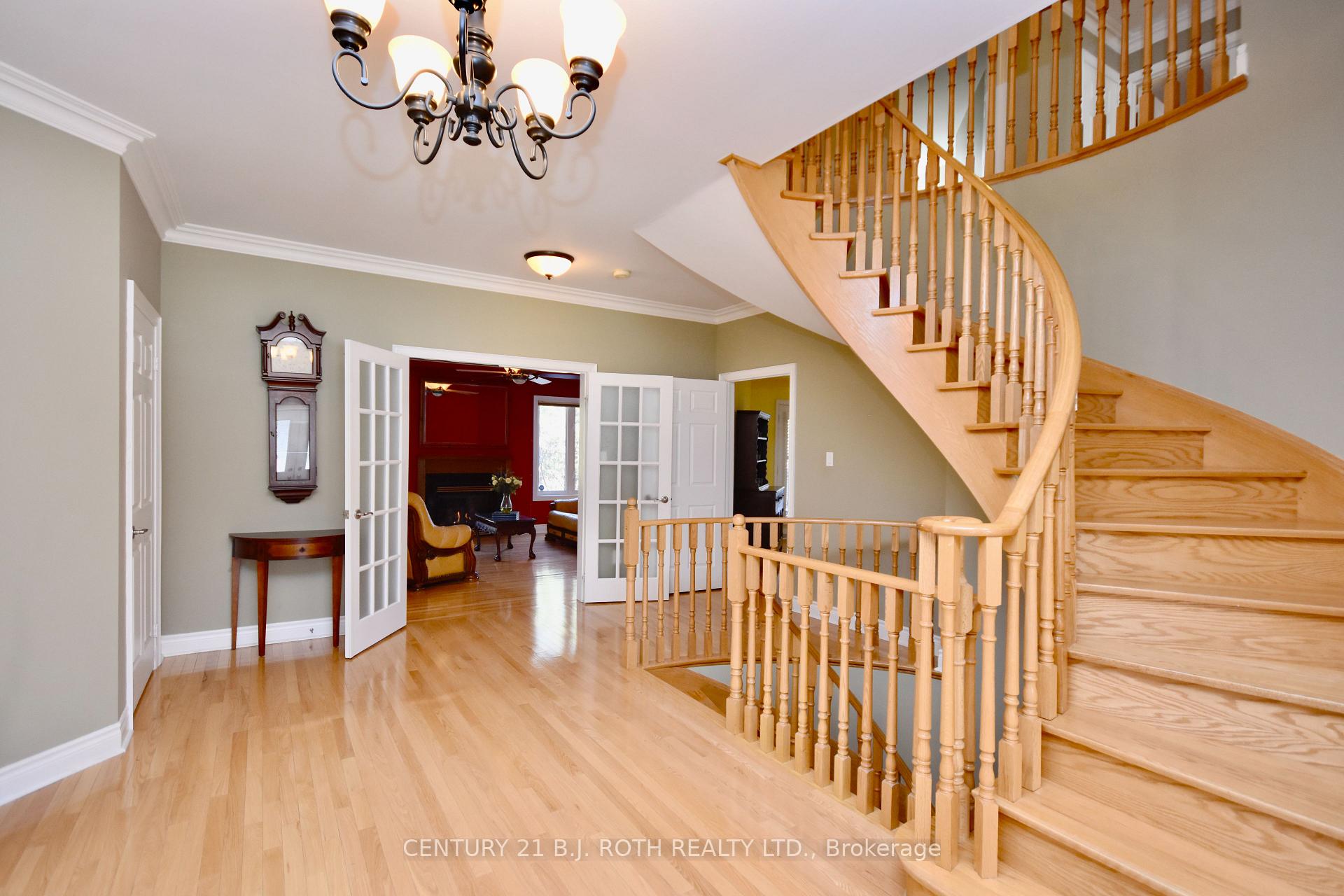 Photo 8 of 41 Camelot Square, Barrie, Innis-Shore — HOMEH