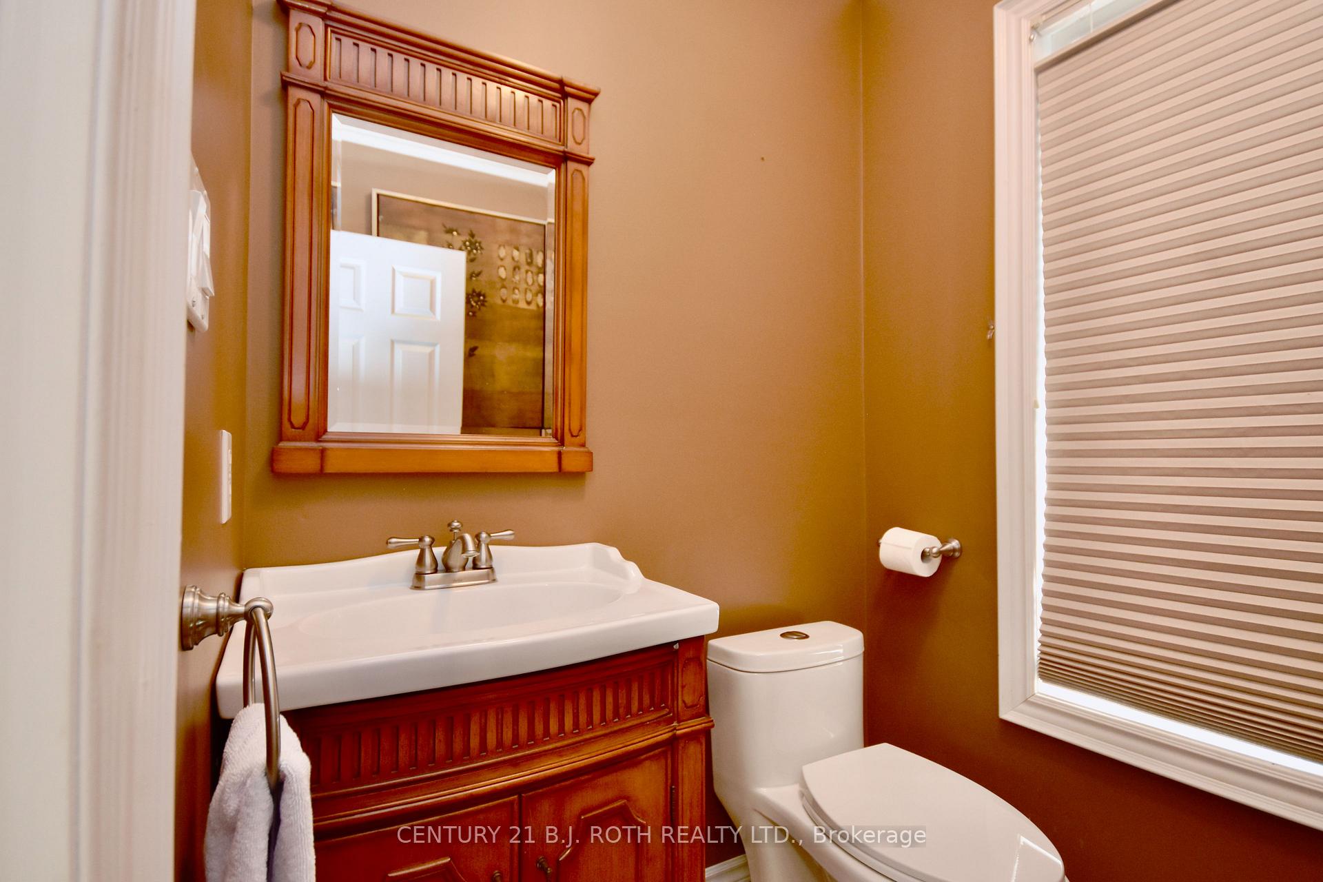 Photo 10 of 41 Camelot Square, Barrie, Innis-Shore — HOMEH