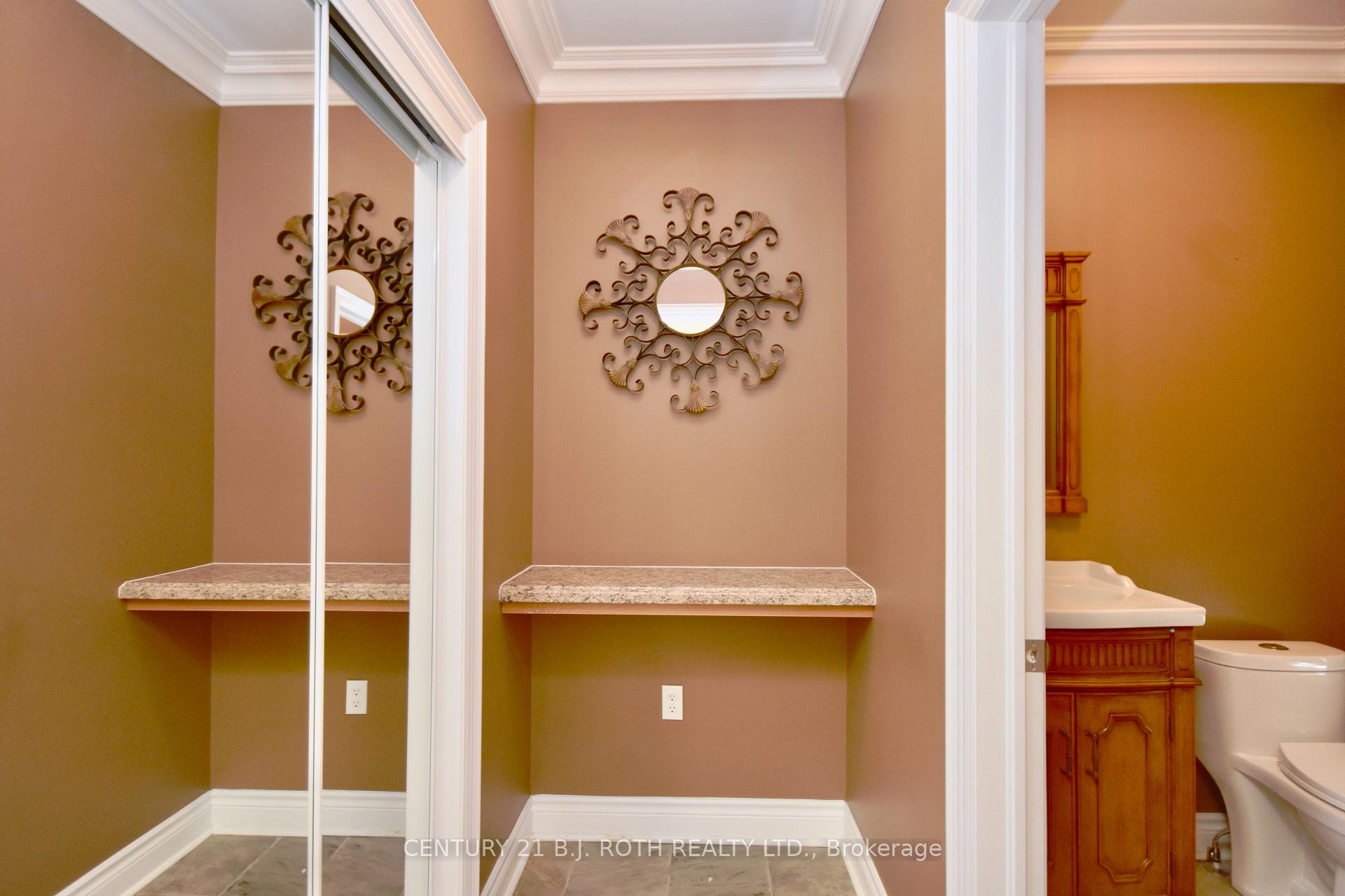 Photo 18 of 41 Camelot Square, Barrie, Innis-Shore — HOMEH