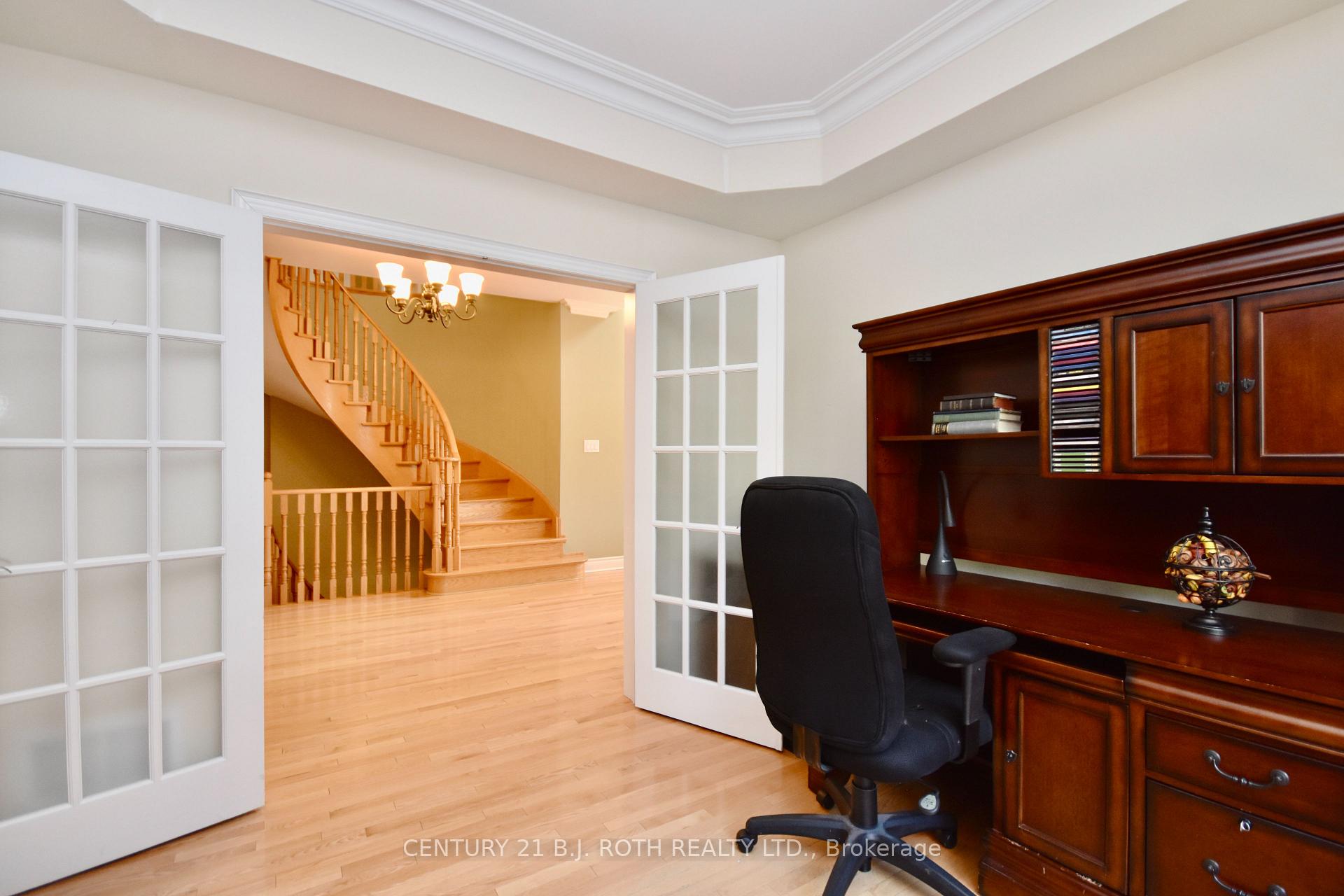 Photo 21 of 41 Camelot Square, Barrie, Innis-Shore — HOMEH