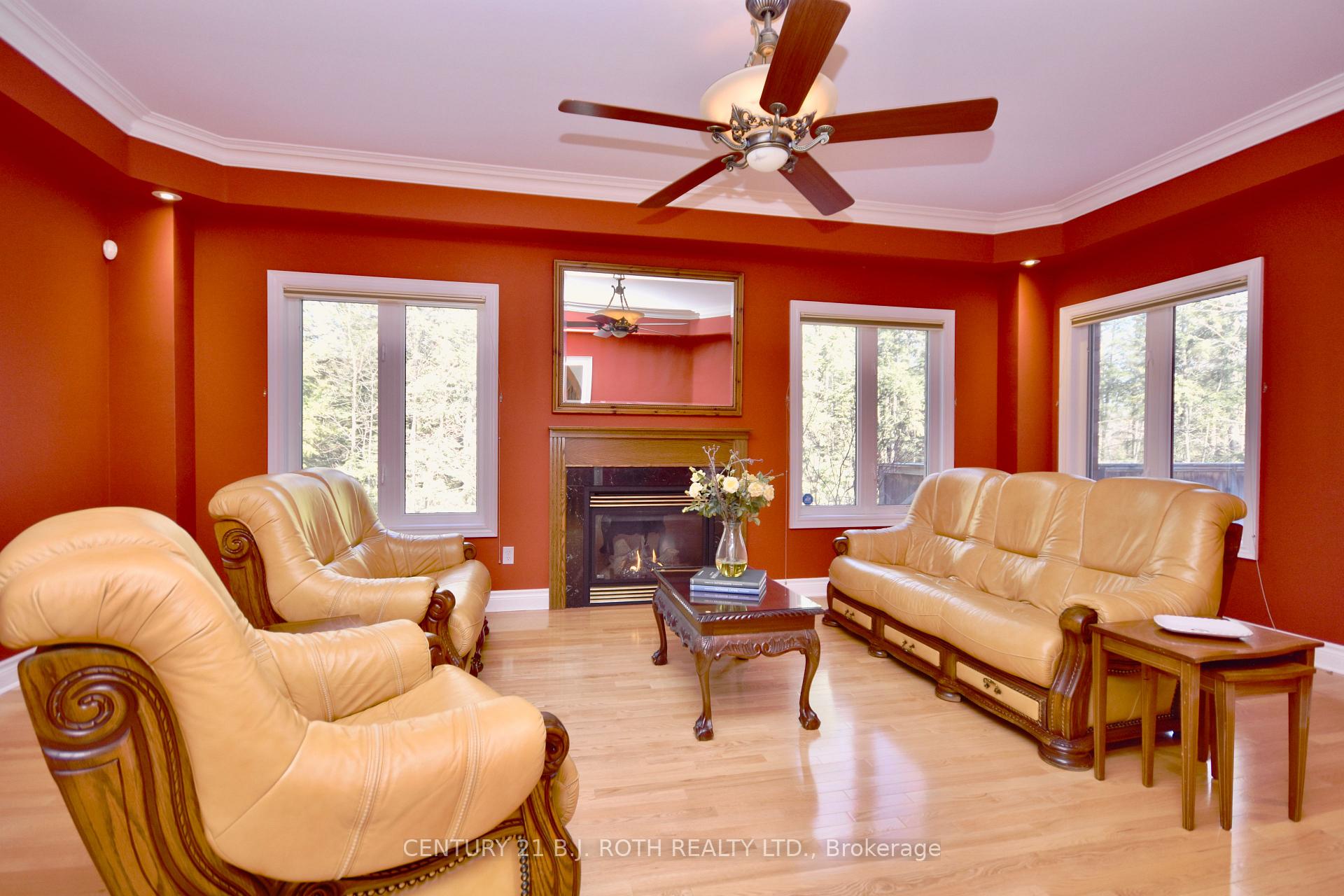 Photo 17 of 41 Camelot Square, Barrie, Innis-Shore — HOMEH