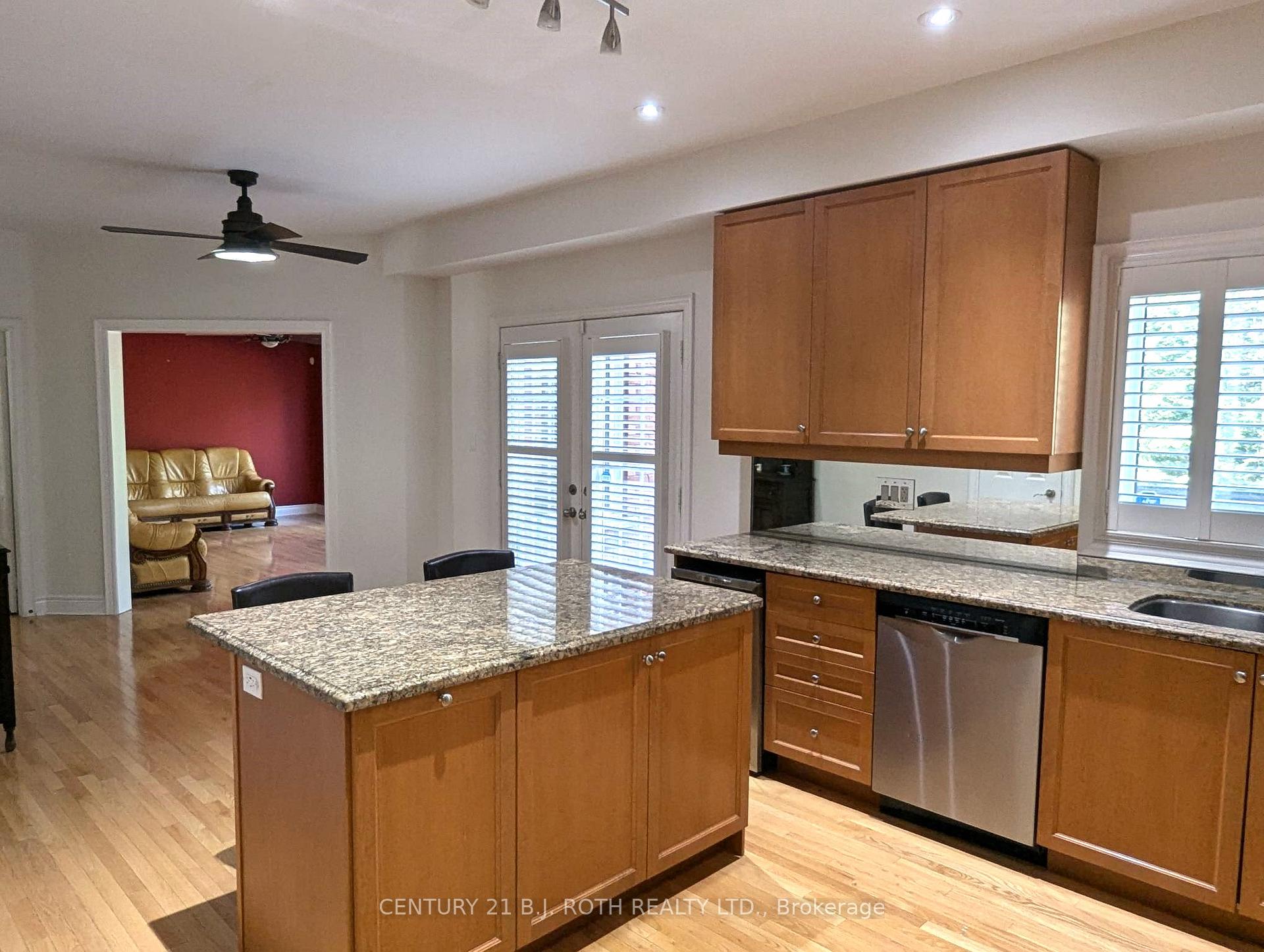Photo 19 of 41 Camelot Square, Barrie, Innis-Shore — HOMEH